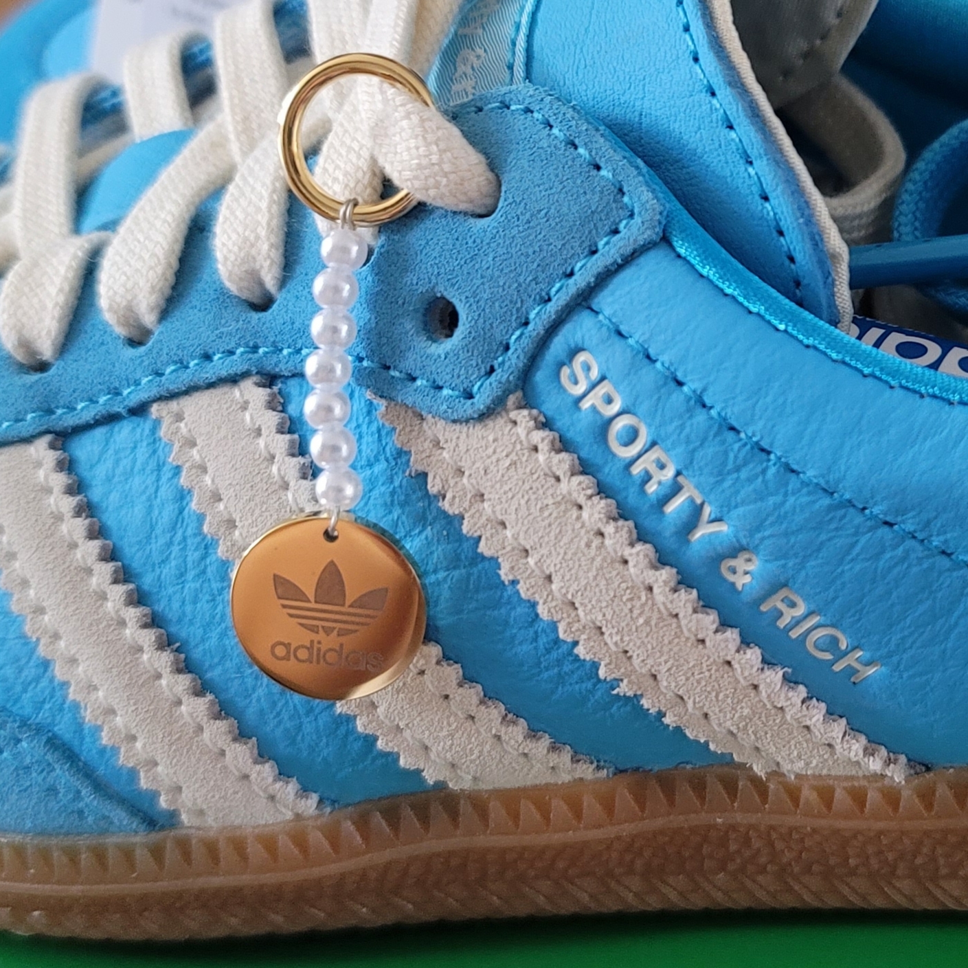 Adidas x Sporty & Rich Samba Blue Rush Cream White 착용 스타일 - 1