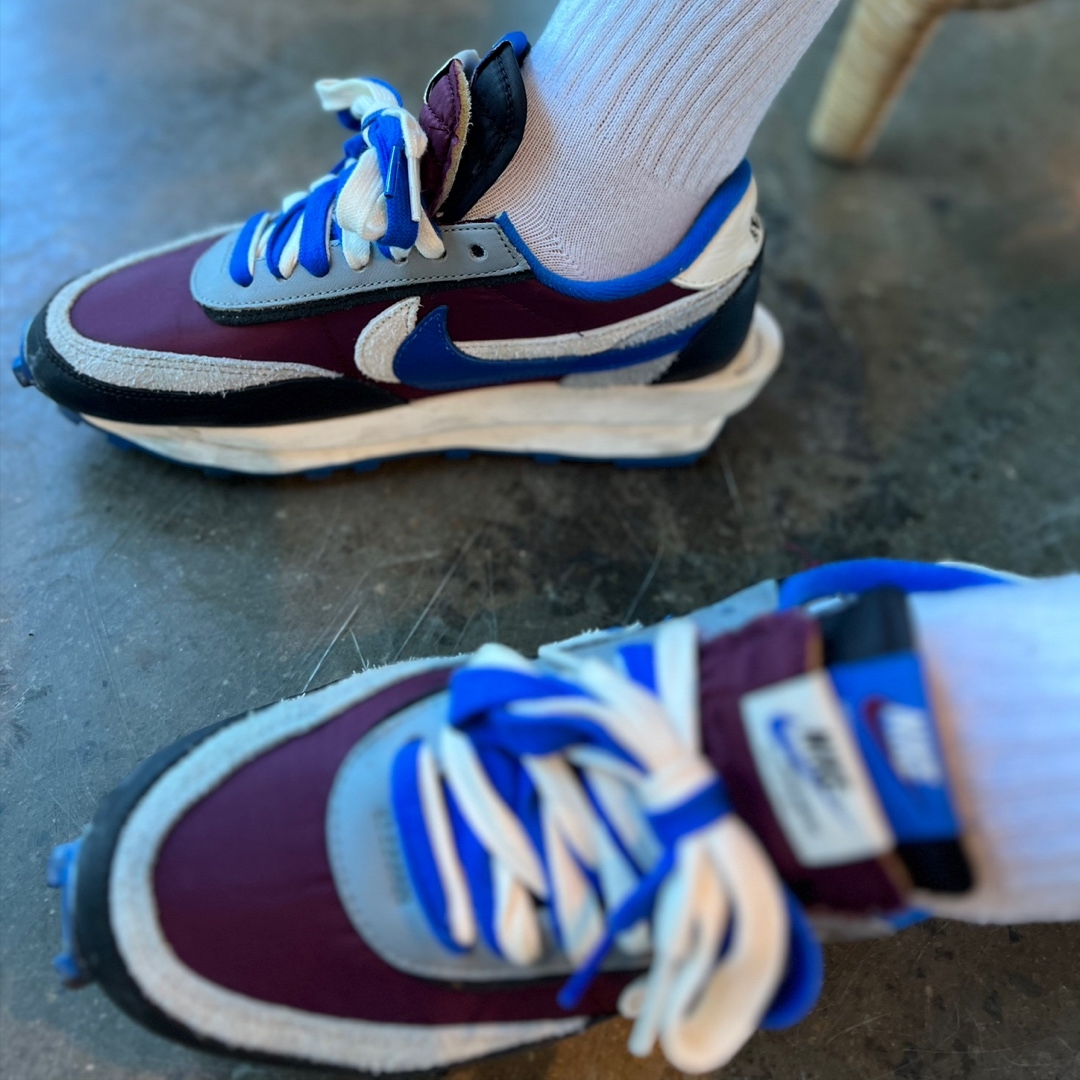 Nike x Sacai x Undercover LDWaffle Night Maroon Team Royal 착용 스타일