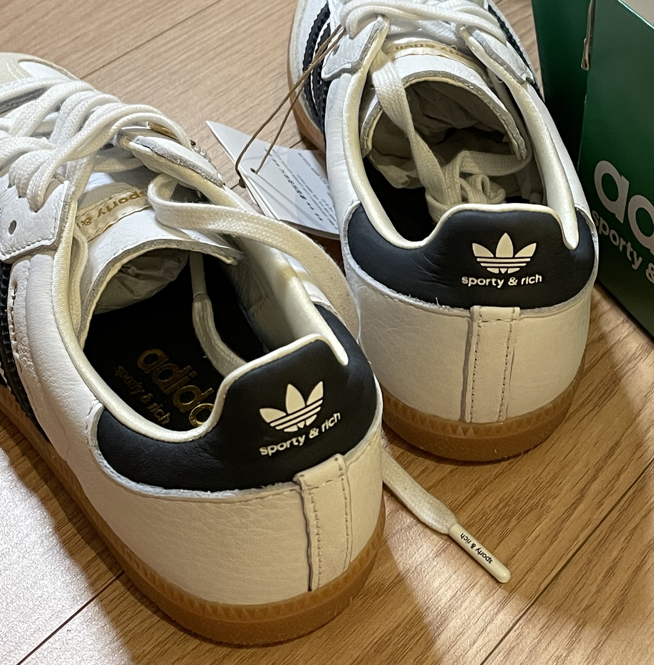 Adidas x Sporty & Rich Samba Cloud White Legend Ink 착용 스타일 - 3