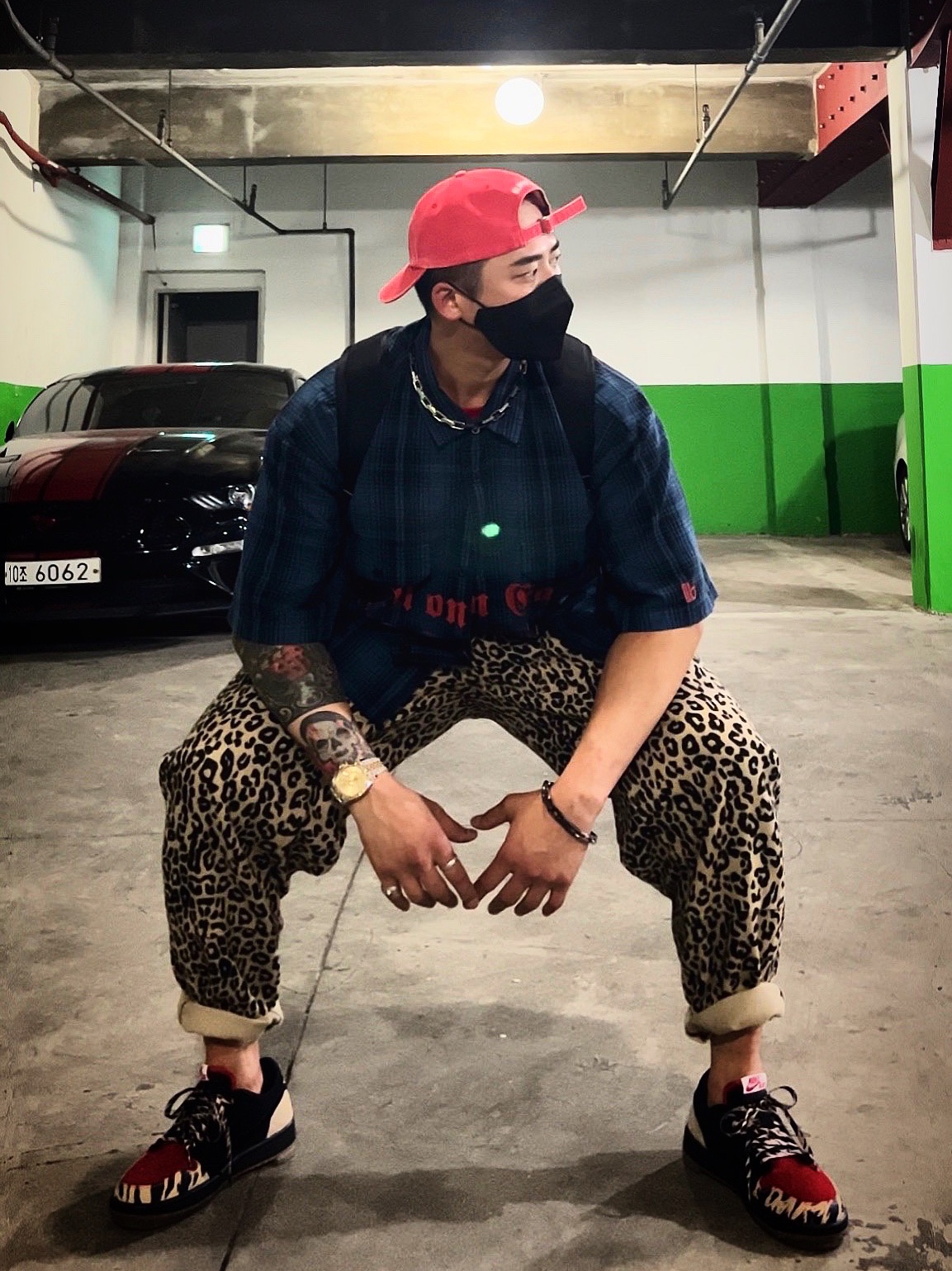 Supreme Pigment Canvas S Logo 6-Panel Red - 23SS, Supreme x MLB Kanji Teams T-Shirt Yankees Red - 22FW 착용 스타일 - 1