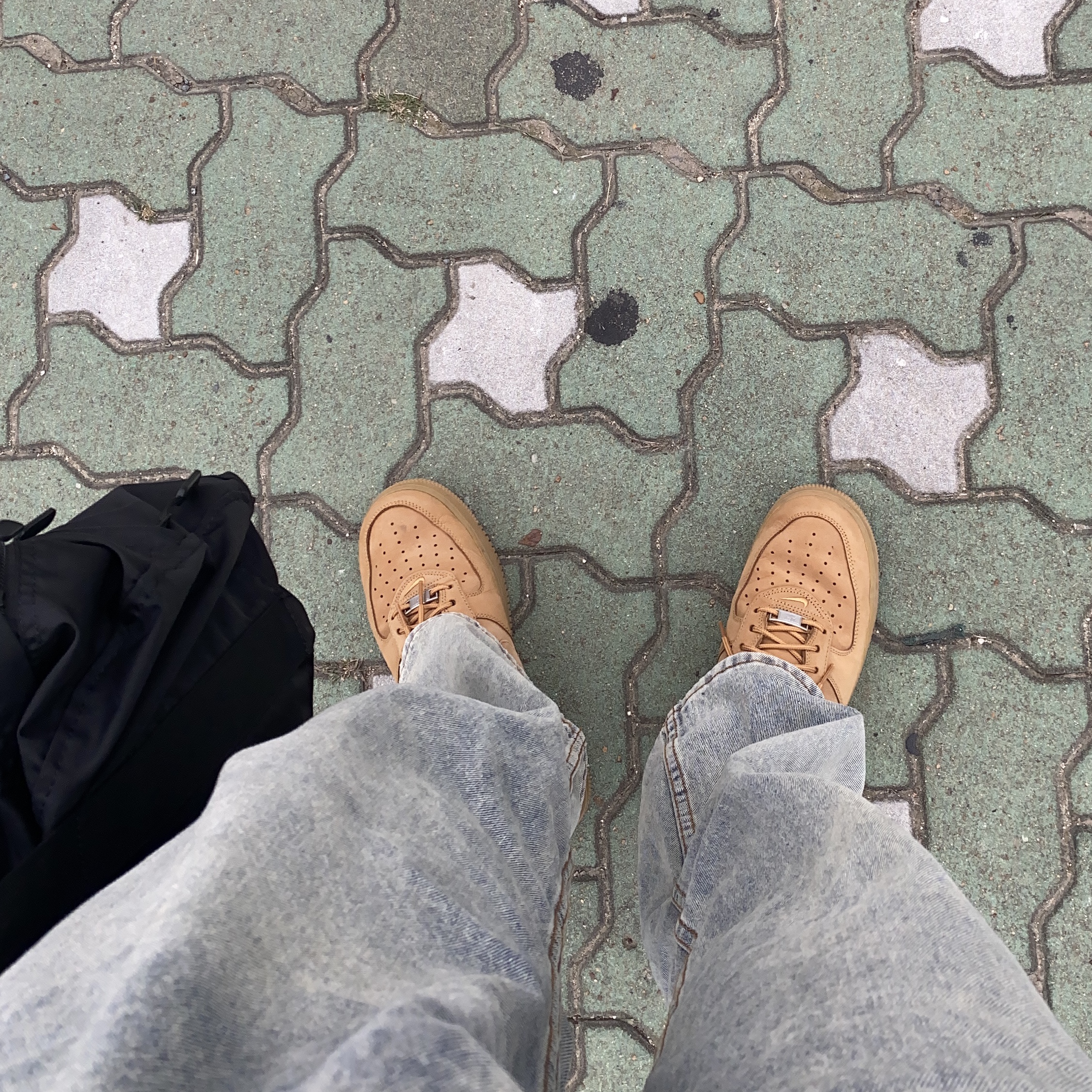 Nike x Supreme Air Force 1 Low Flax 착용 스타일 - 3