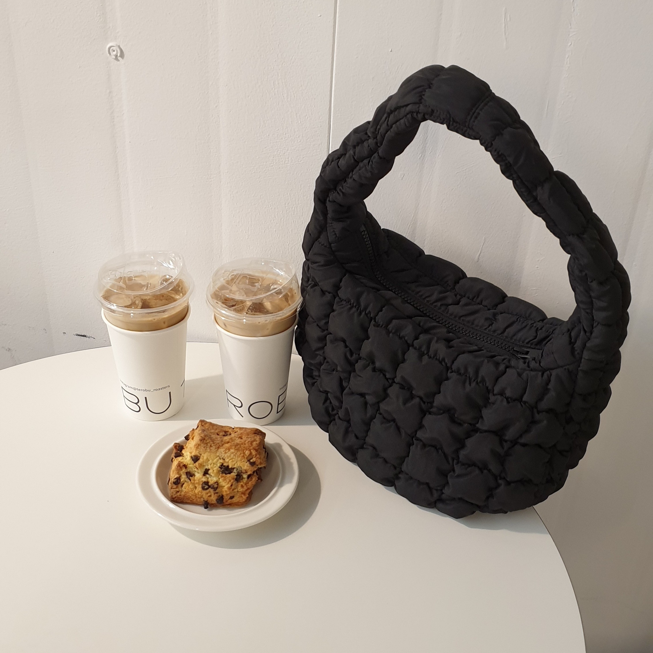 COS Quilted Mini Bag Black 착용 스타일