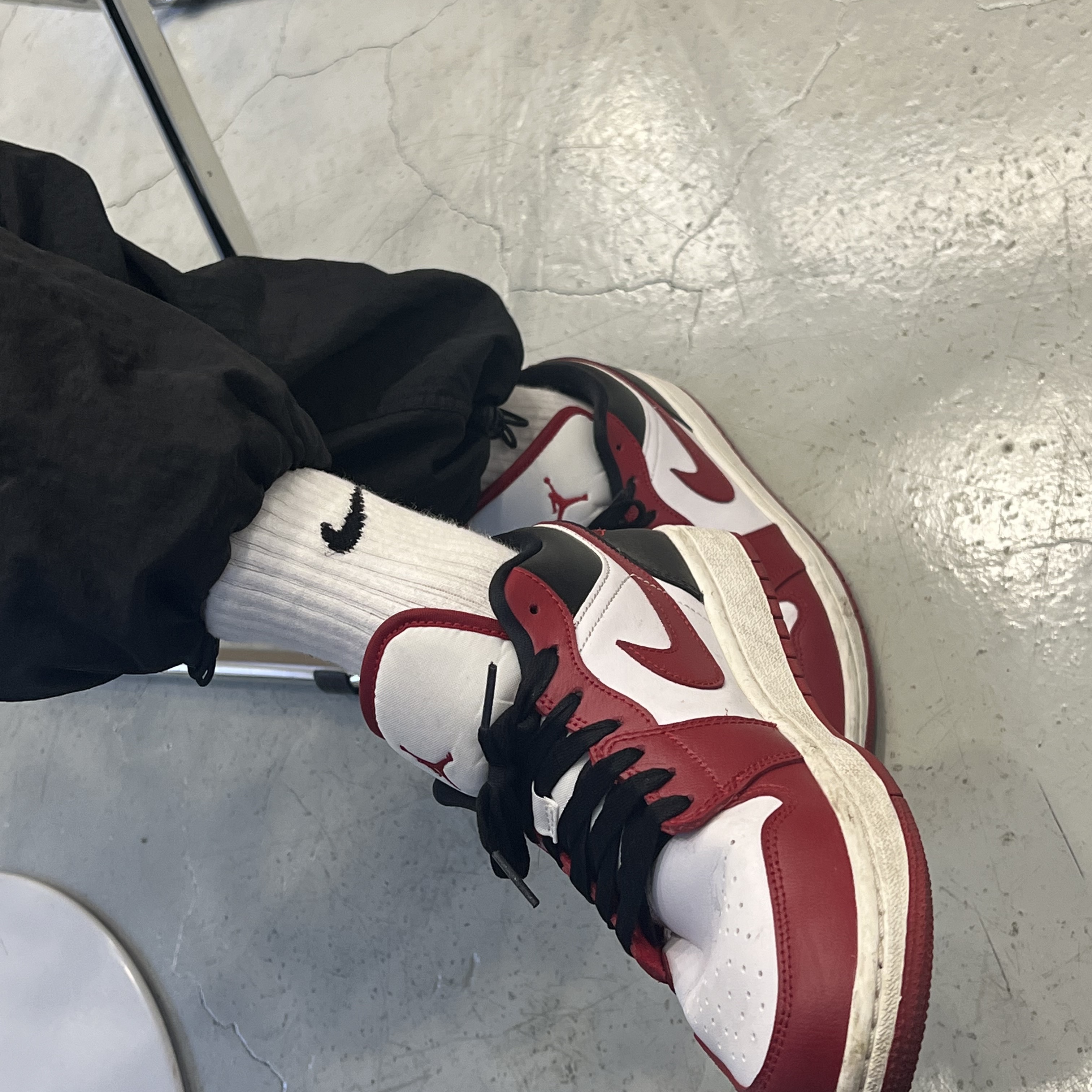 (W) Jordan 1 Low White Gym Red 착용 스타일 - 2