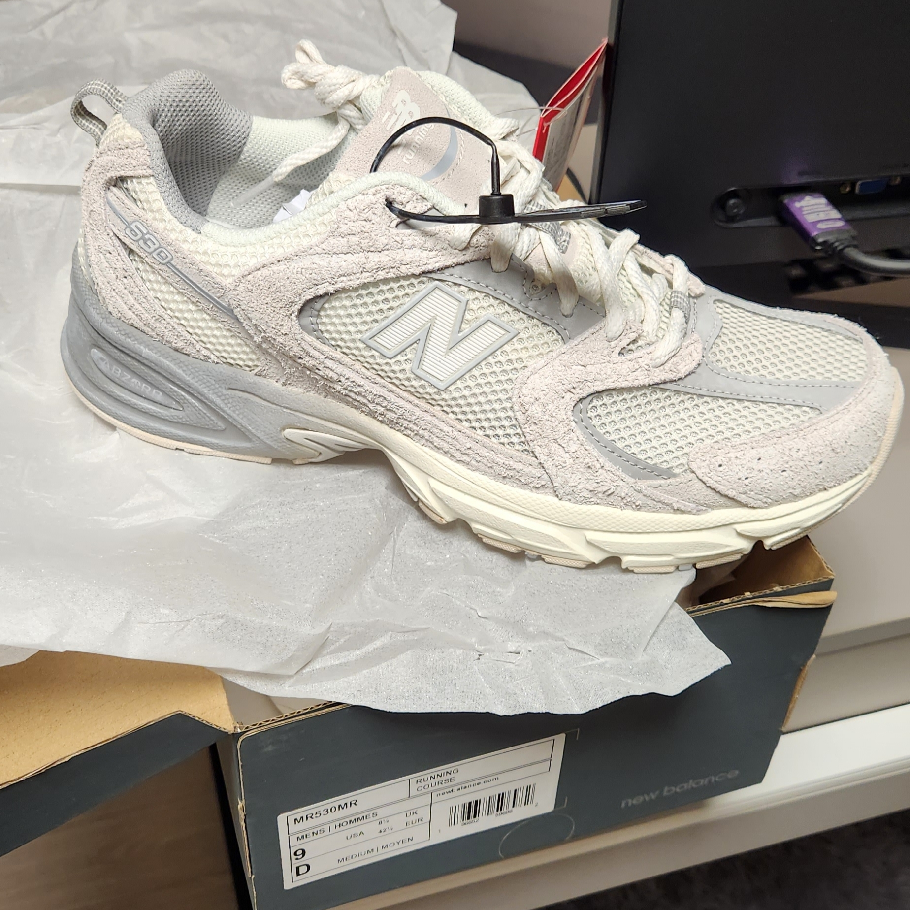 New Balance 530 Premium Vintage Beige 착용 스타일