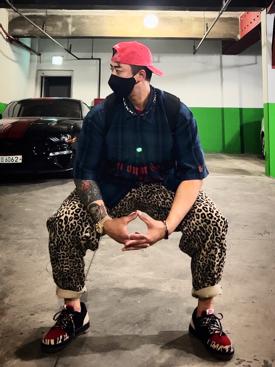 Supreme Pigment Canvas S Logo 6-Panel Red - 23SS, Supreme x MLB Kanji Teams T-Shirt Yankees Red - 22FW 착용 스타일 - 3