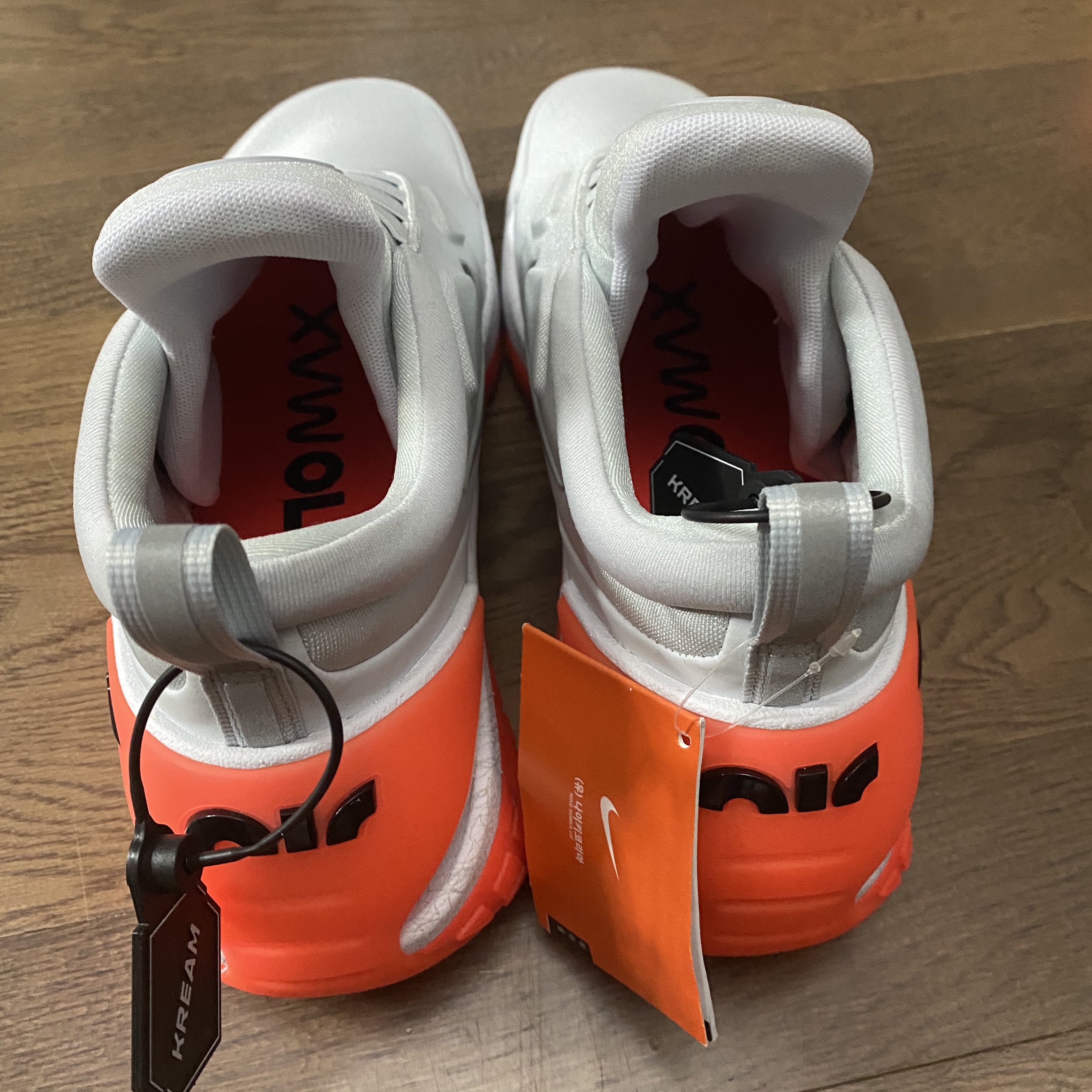 Nike Adapt Auto Max Pure Platinum (KR Charger) 착용 스타일 - 3