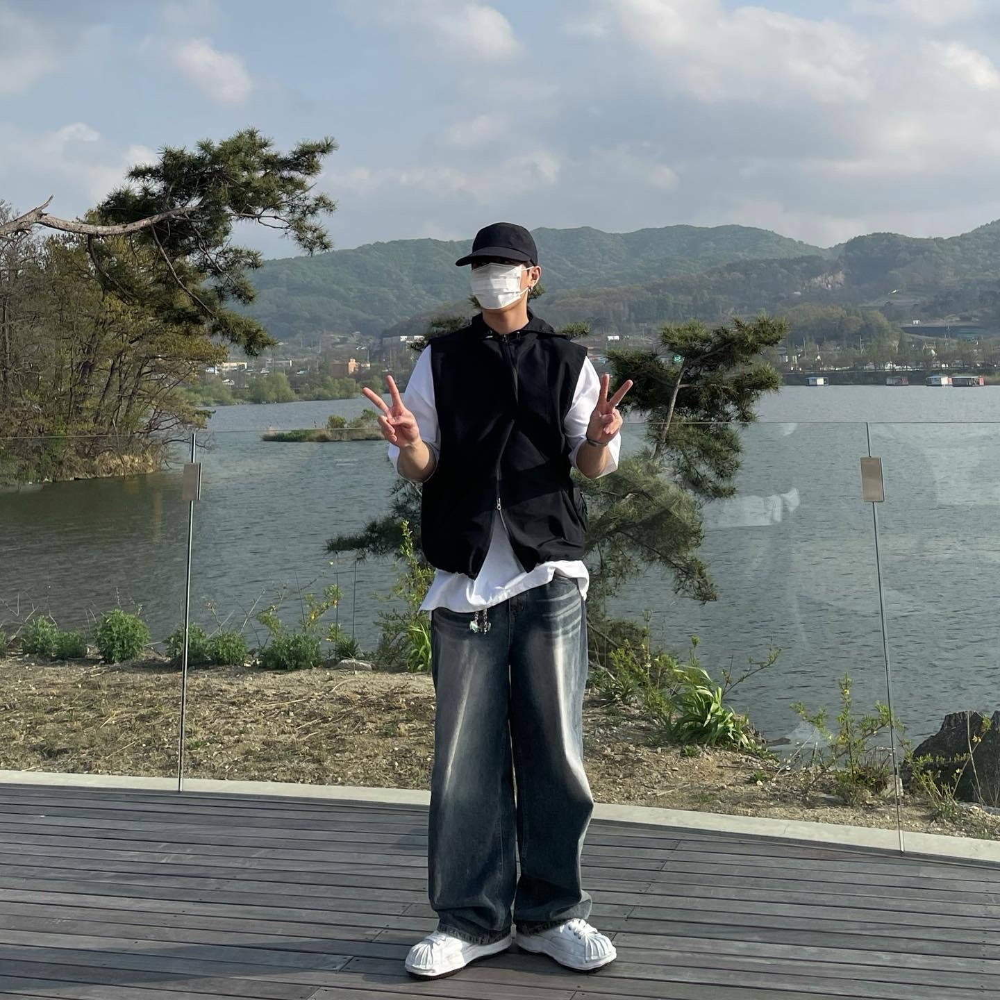 Maison Mihara Yasuhiro Blakey OG Sole Leather Low-top Sneakers White, Arc'teryx Mantis 2 Waistpack Black 착용 스타일 - 2