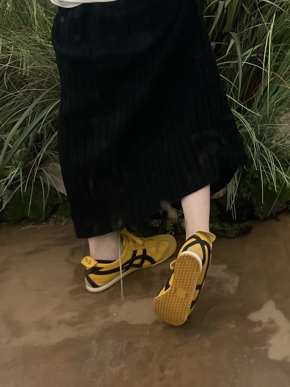 Onitsuka Tiger Mexico 66 Yellow Black 착용 스타일 - 2