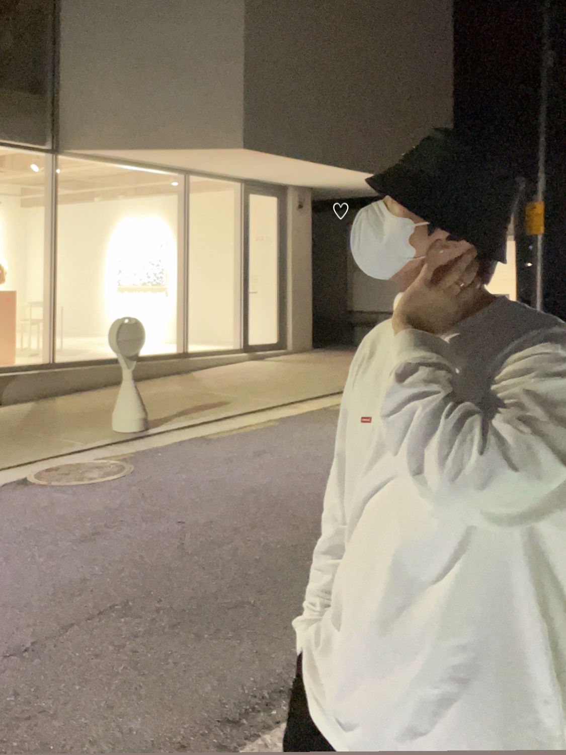 Supreme Small Box L/S T-Shirt White, Prada Re-Nylon Bucket Hat Black 착용 스타일