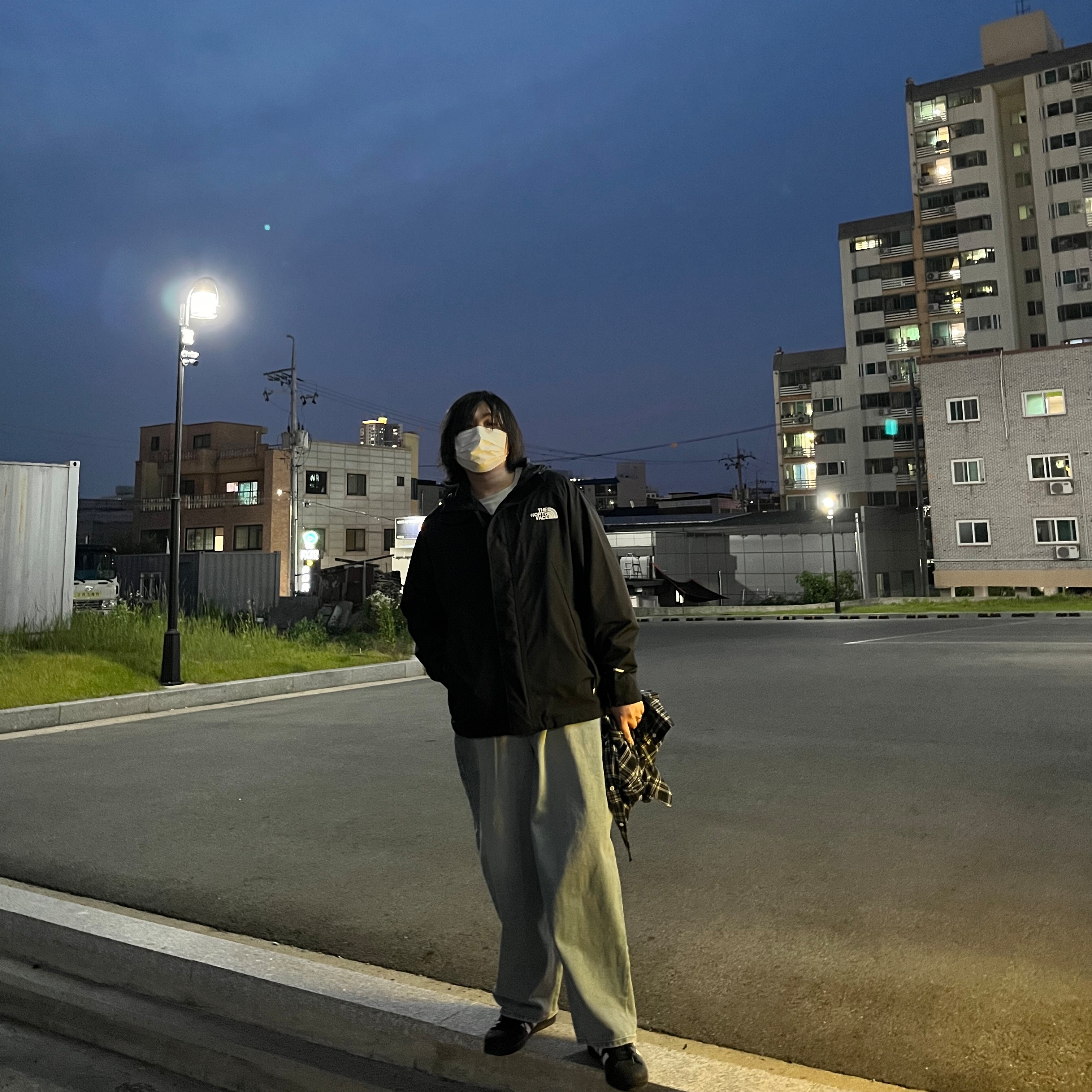The North Face Hi Mountain Jacket Black, Adidas Superstar Core Black White 착용 스타일 - 1