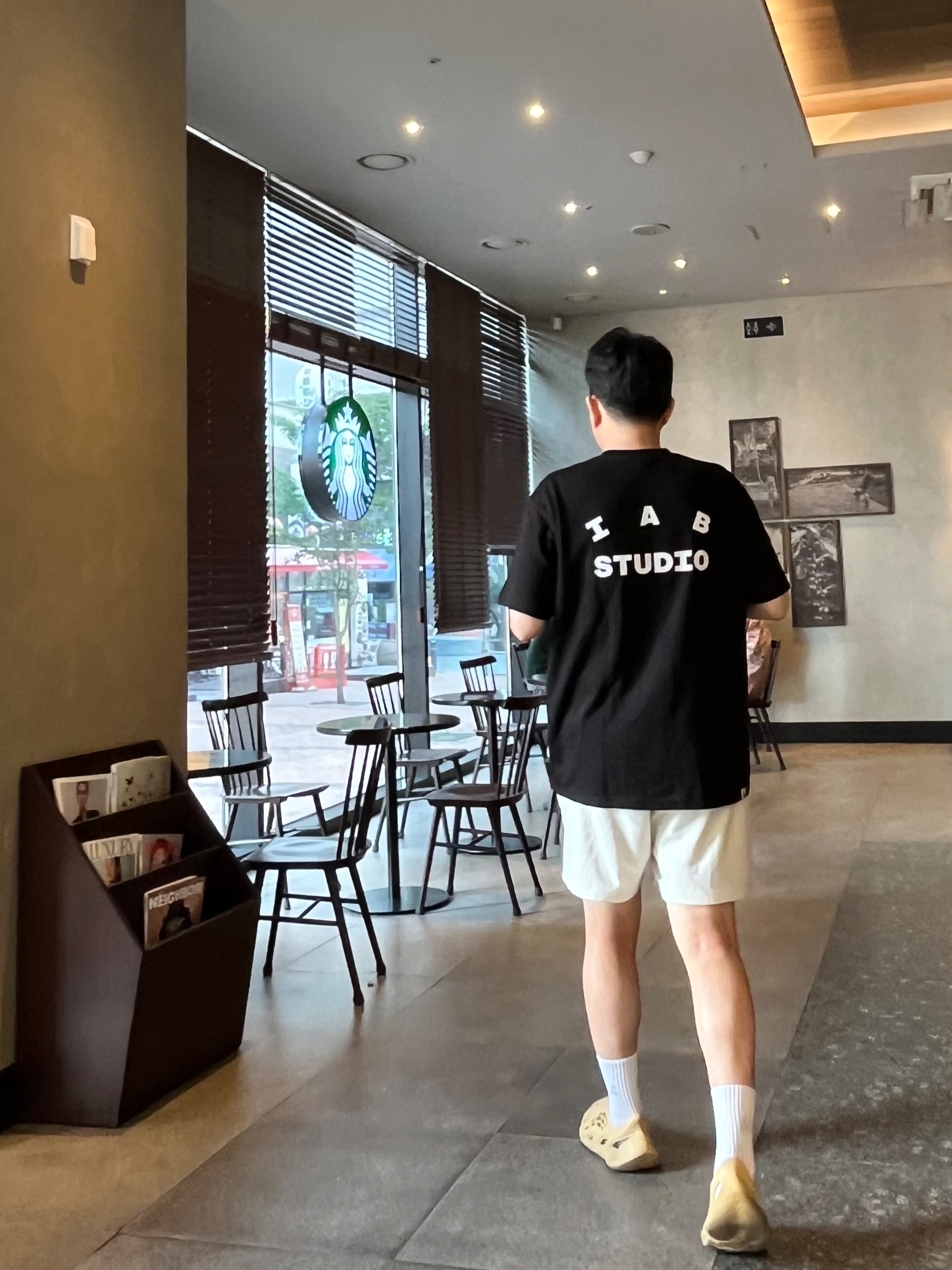 IAB Studio 10th Anniversary T-Shirt Black, IAB Studio Socks White Set 착용 스타일