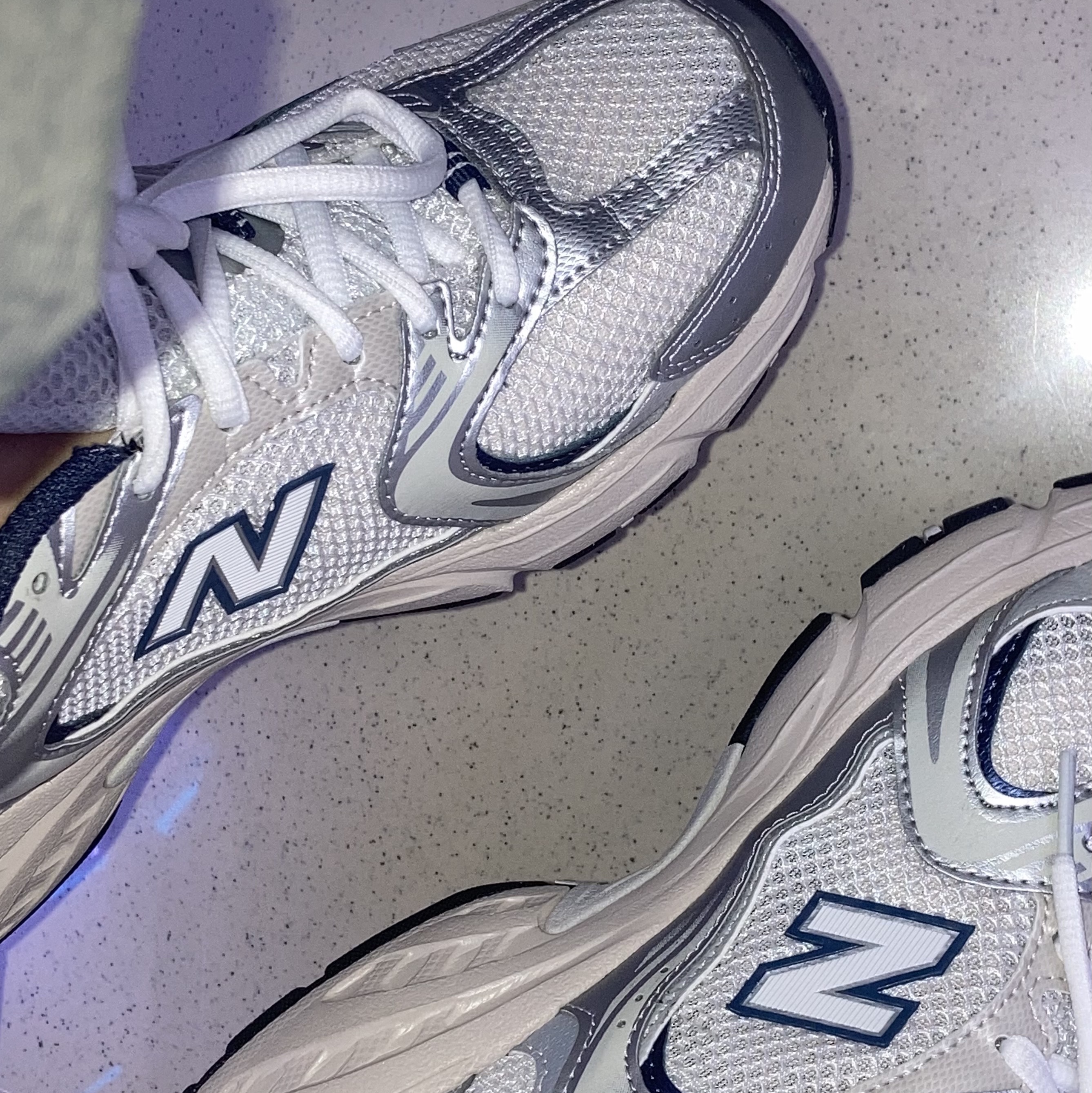 New Balance 530 Steel Grey 착용 스타일