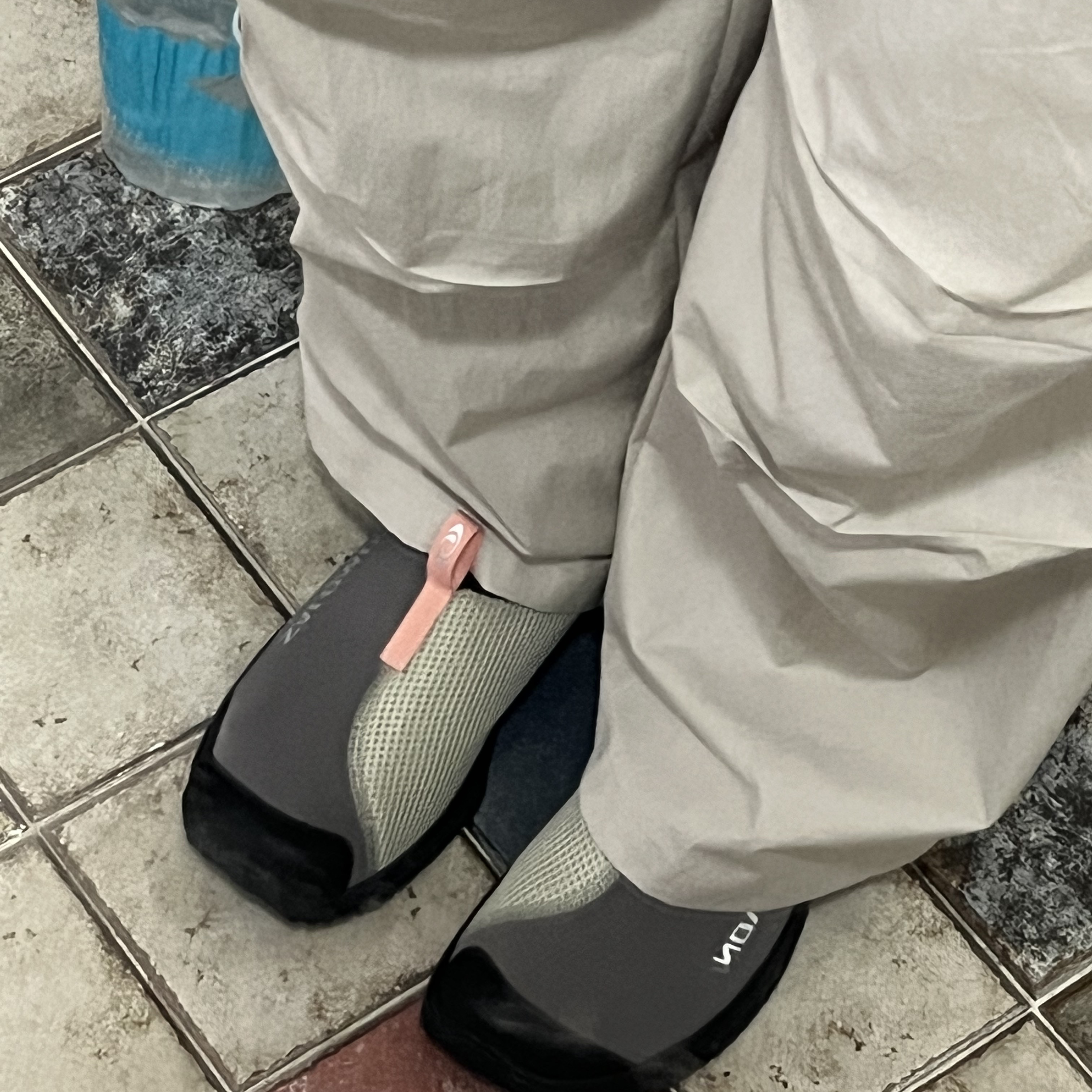 Salomon RX Slide 3.0 Pewter 착용 스타일