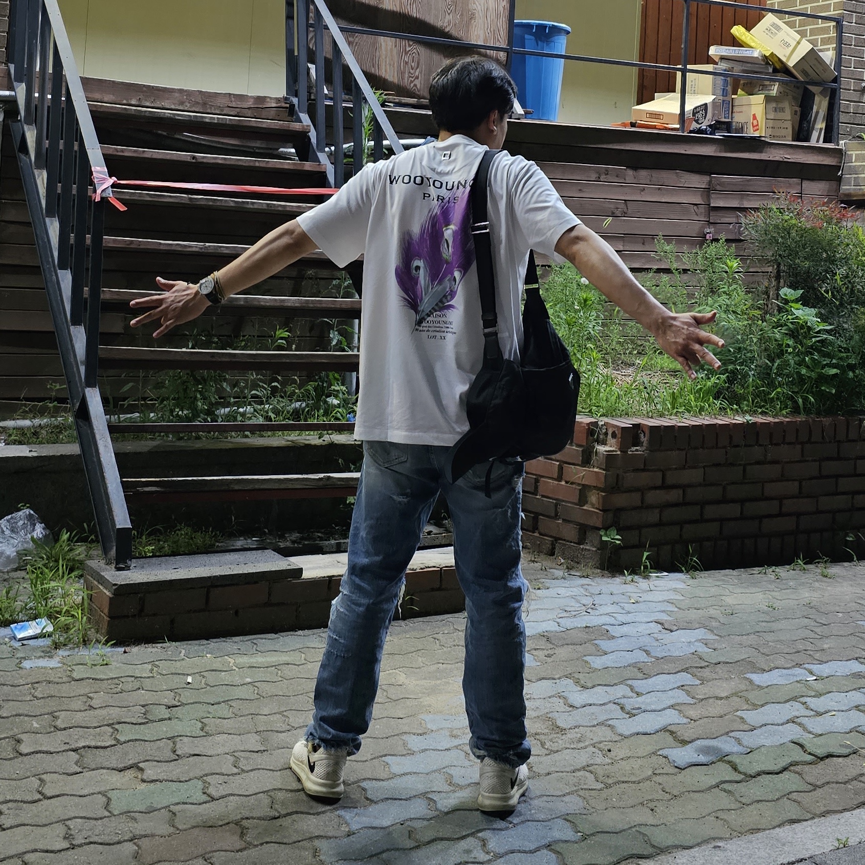 Wooyoungmi Feather Back Logo T-Shirt White - 23SS, Nike x Stussy Air Max 2013 Fossil 착용 스타일 - 1