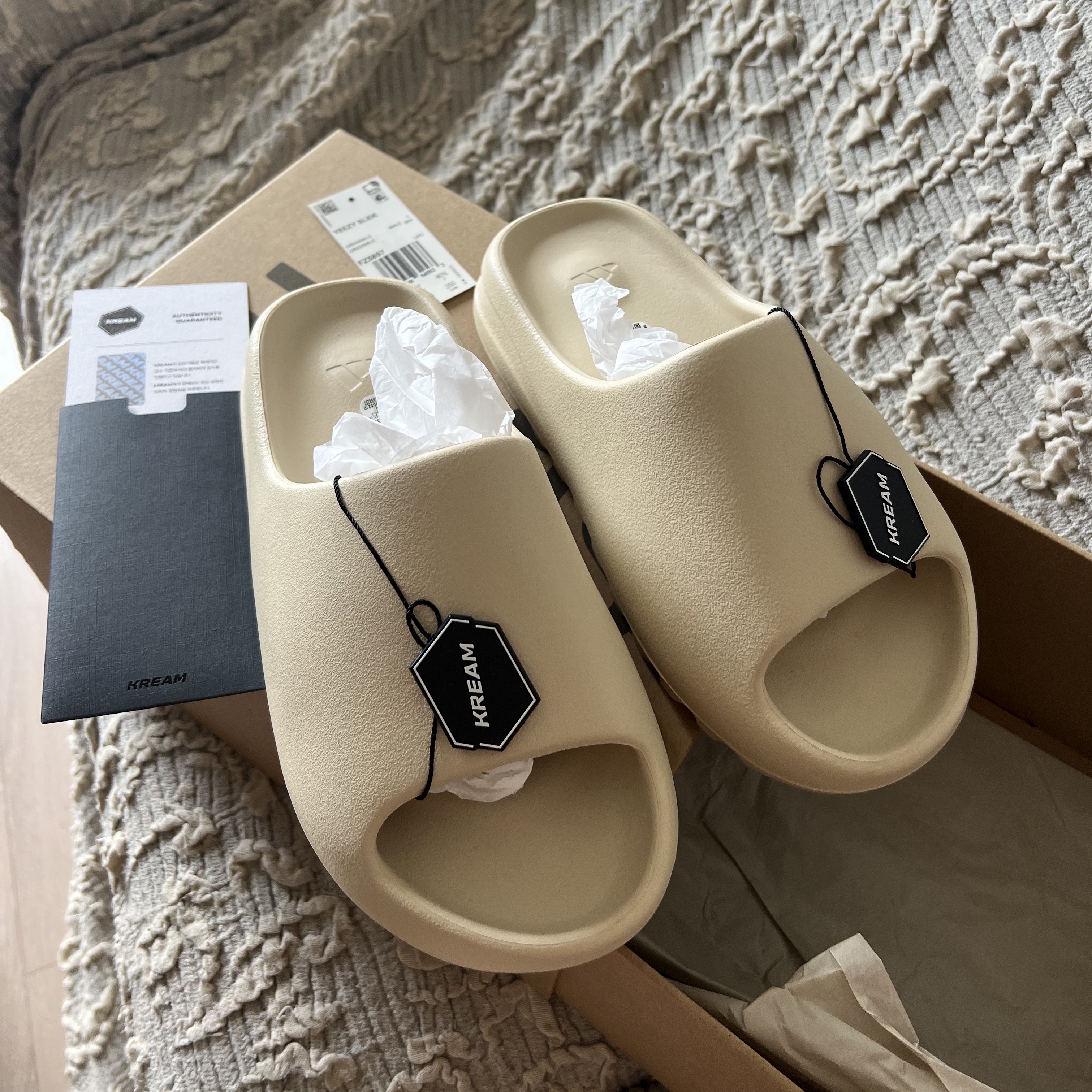 Adidas Yeezy Slide Bone 2022/2023 착용 스타일