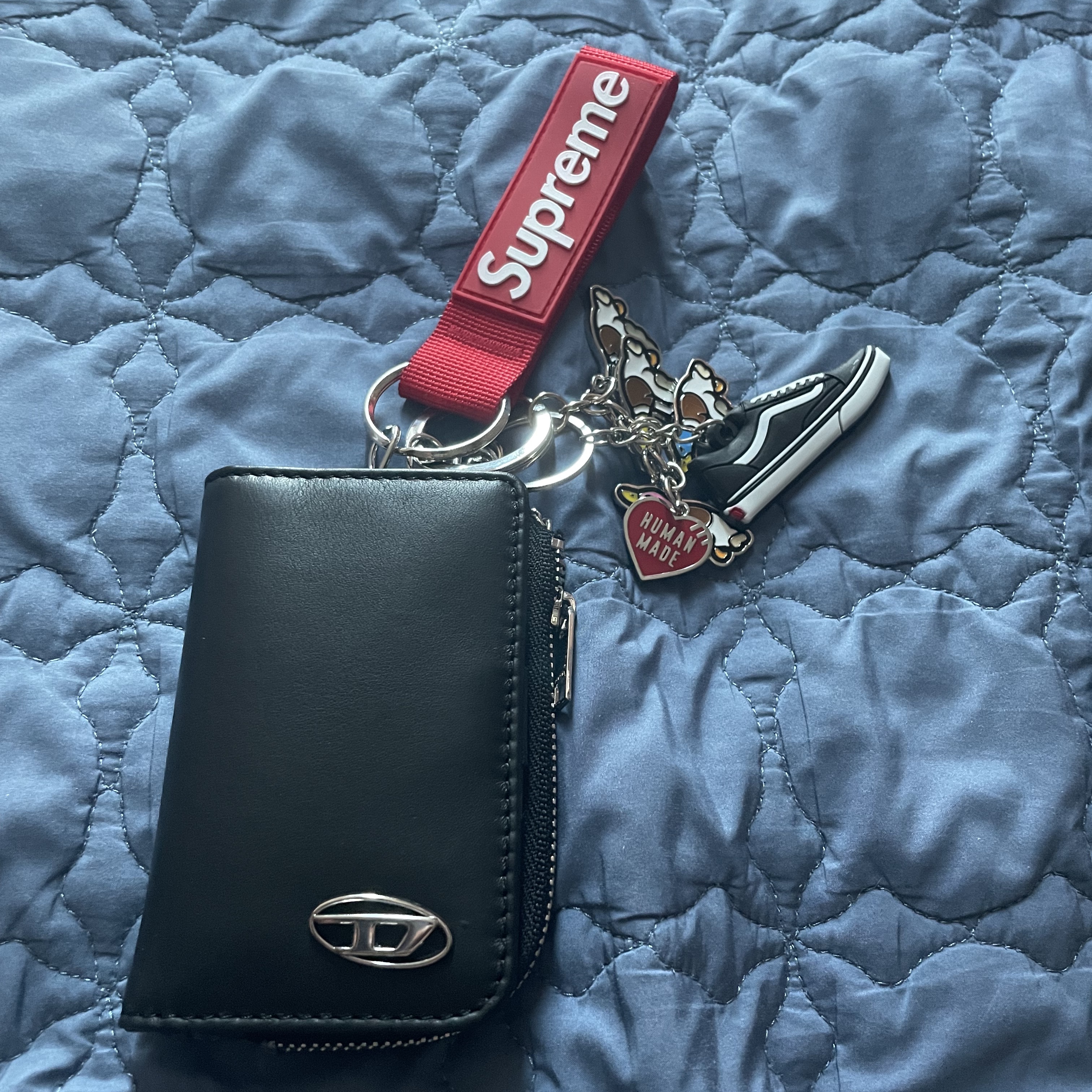 Diesel L-Zip Leather Key Case Black 착용 스타일