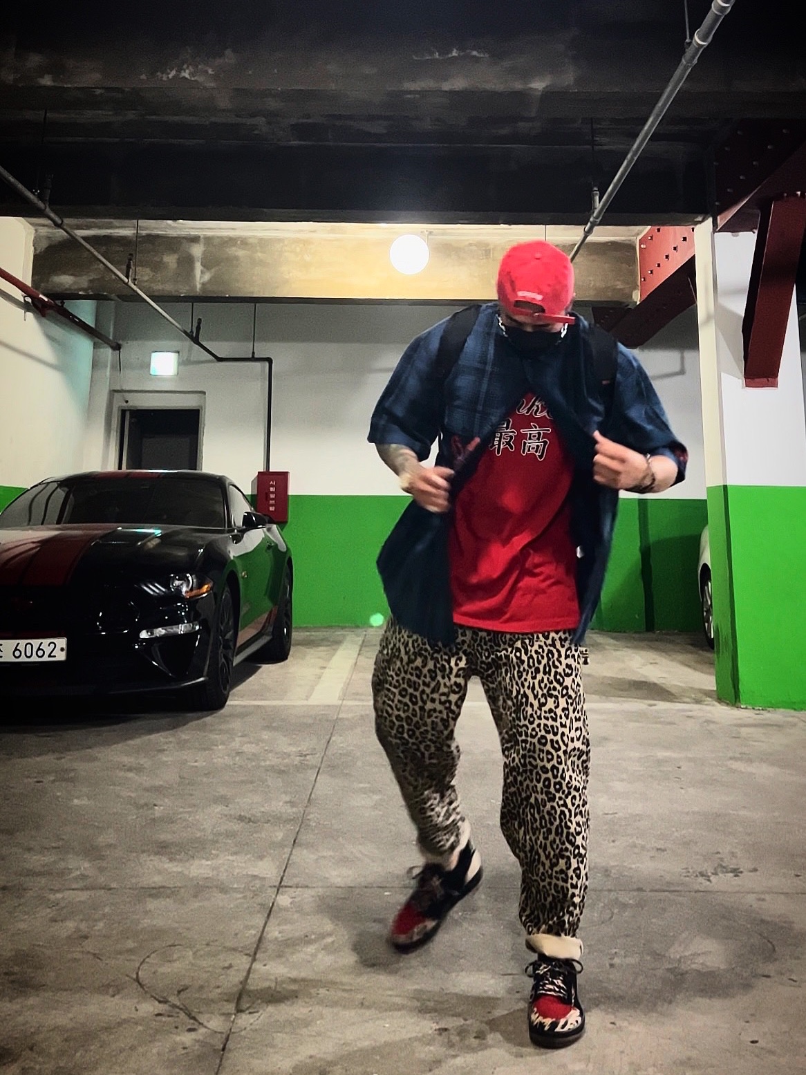 Supreme Pigment Canvas S Logo 6-Panel Red - 23SS, Supreme x MLB Kanji Teams T-Shirt Yankees Red - 22FW 착용 스타일 - 2
