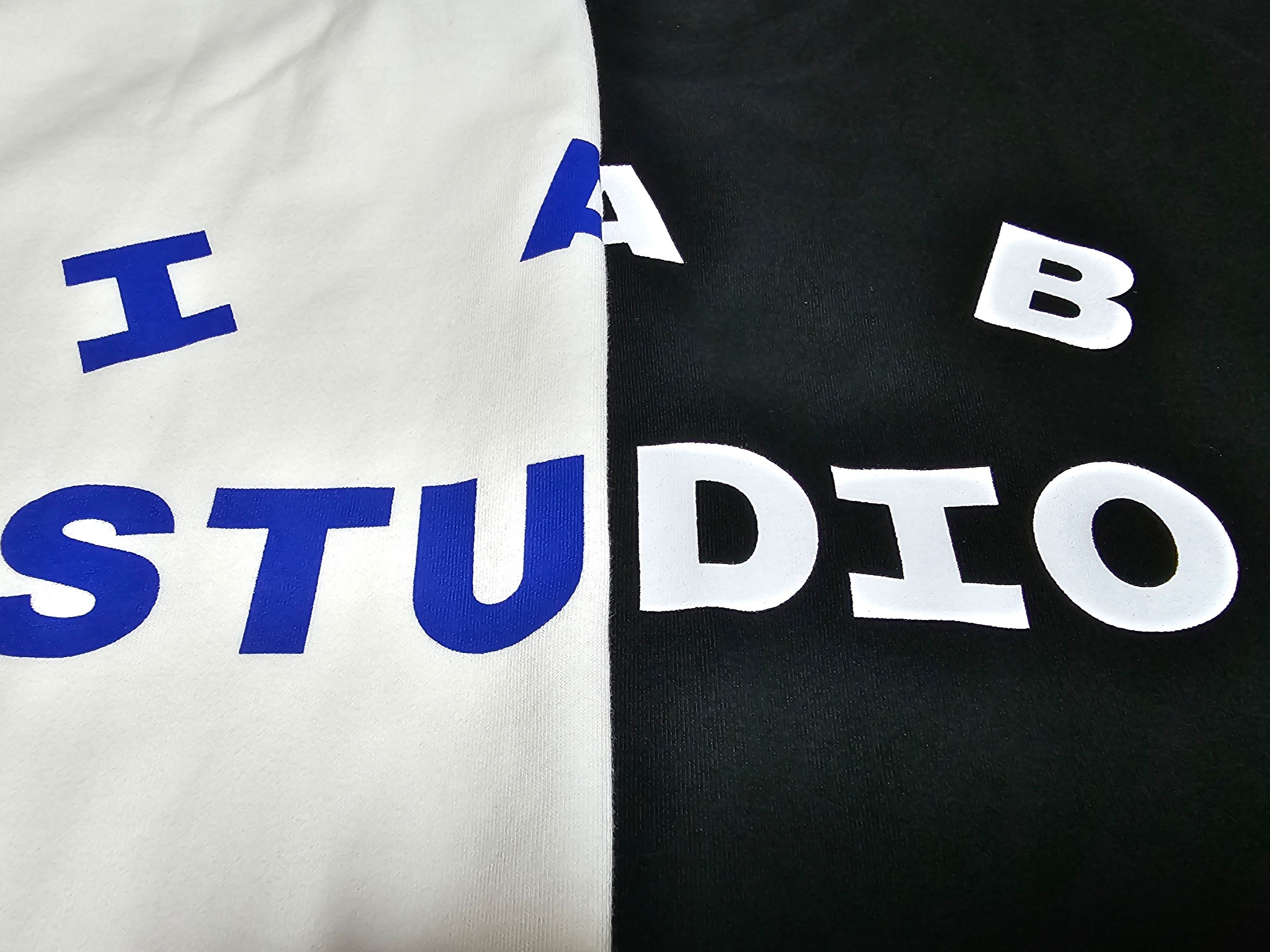 IAB Studio 10th Anniversary T-Shirts Pack White & Black (2 Pack) 착용 스타일 - 4