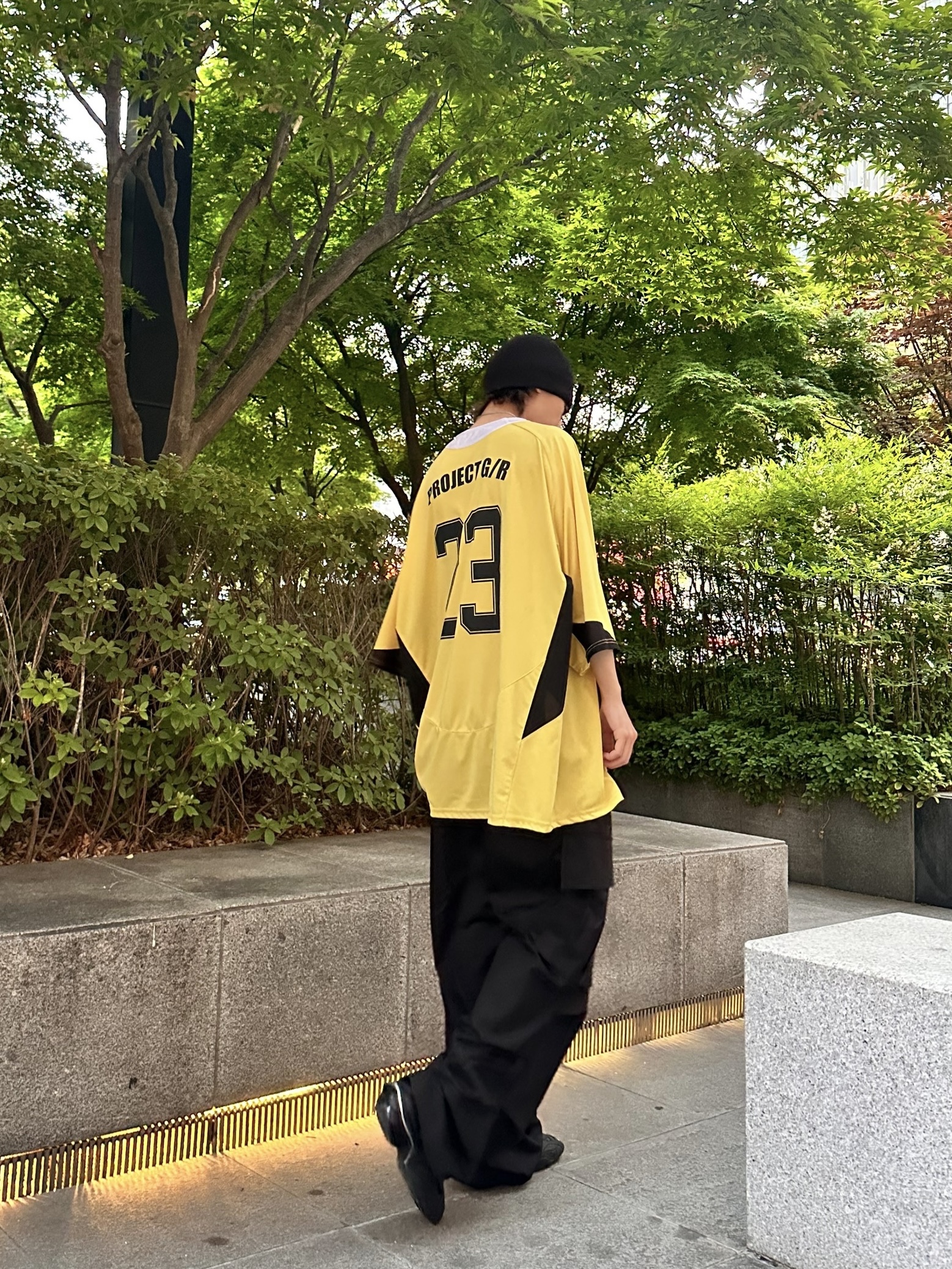 Project G/R Oversized Football Jersey Yellow, Balenciaga Tyrex Sneakers Black 착용 스타일 - 3