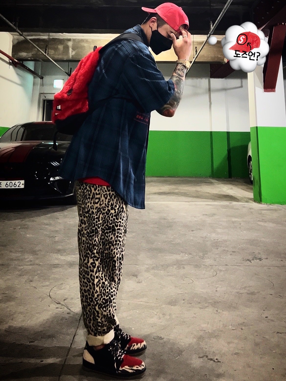 Supreme Pigment Canvas S Logo 6-Panel Red - 23SS, Supreme x MLB Kanji Teams T-Shirt Yankees Red - 22FW 착용 스타일 - 1