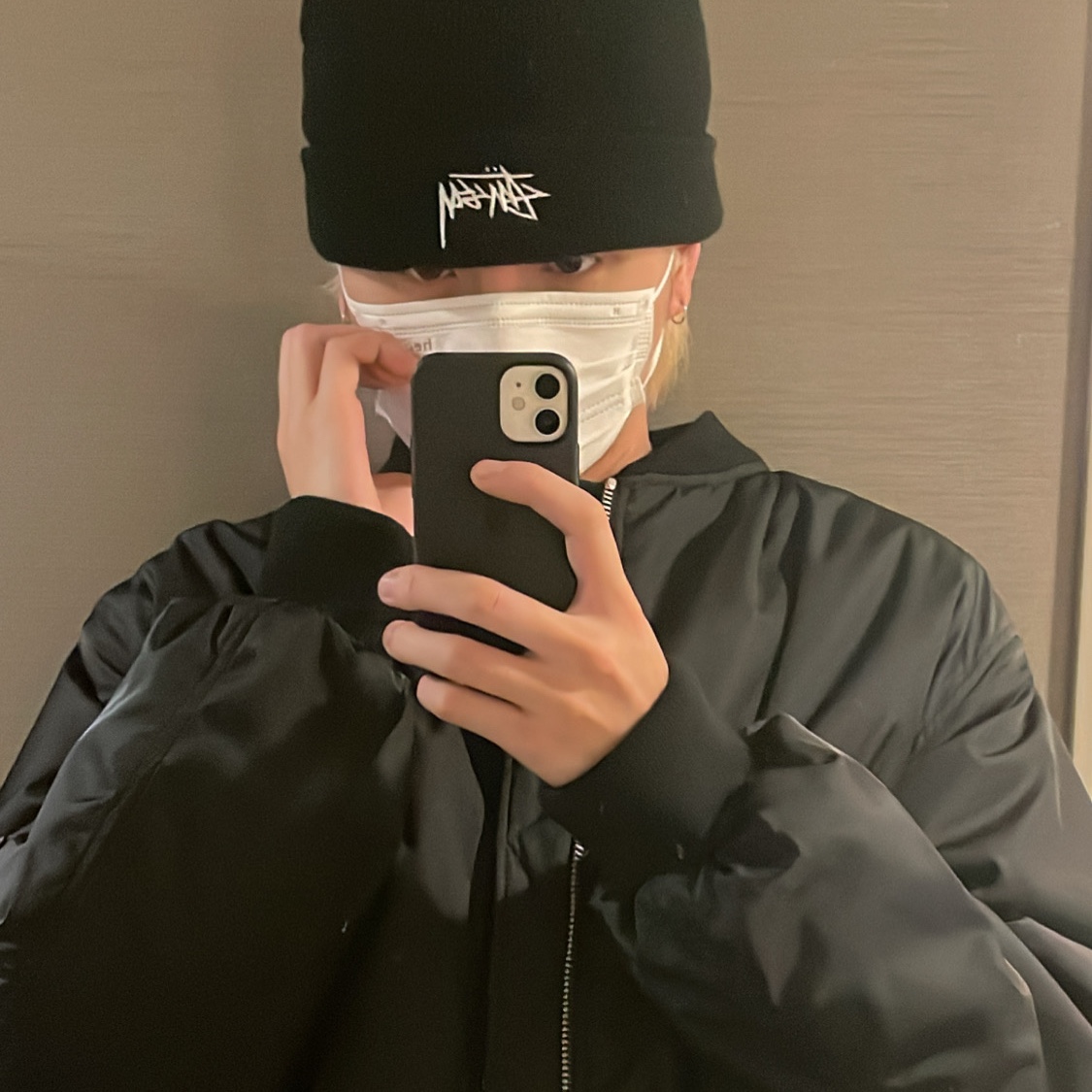 Stussy Stock Cuff Beanie Black, Prada Re-Nylon Bomber Jacket Black 착용 스타일 - 1