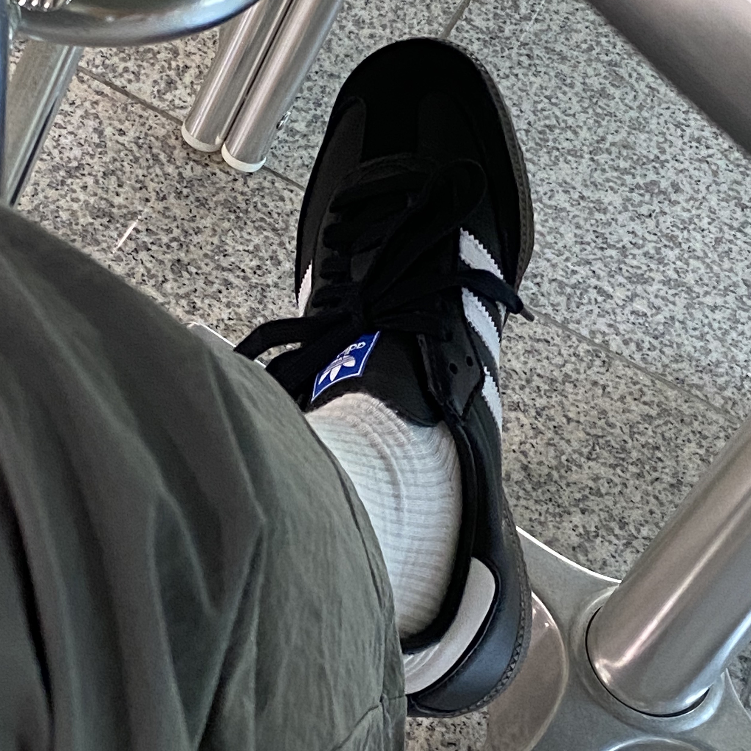 Adidas Samba OG Black White Gum 착용 스타일 - 4