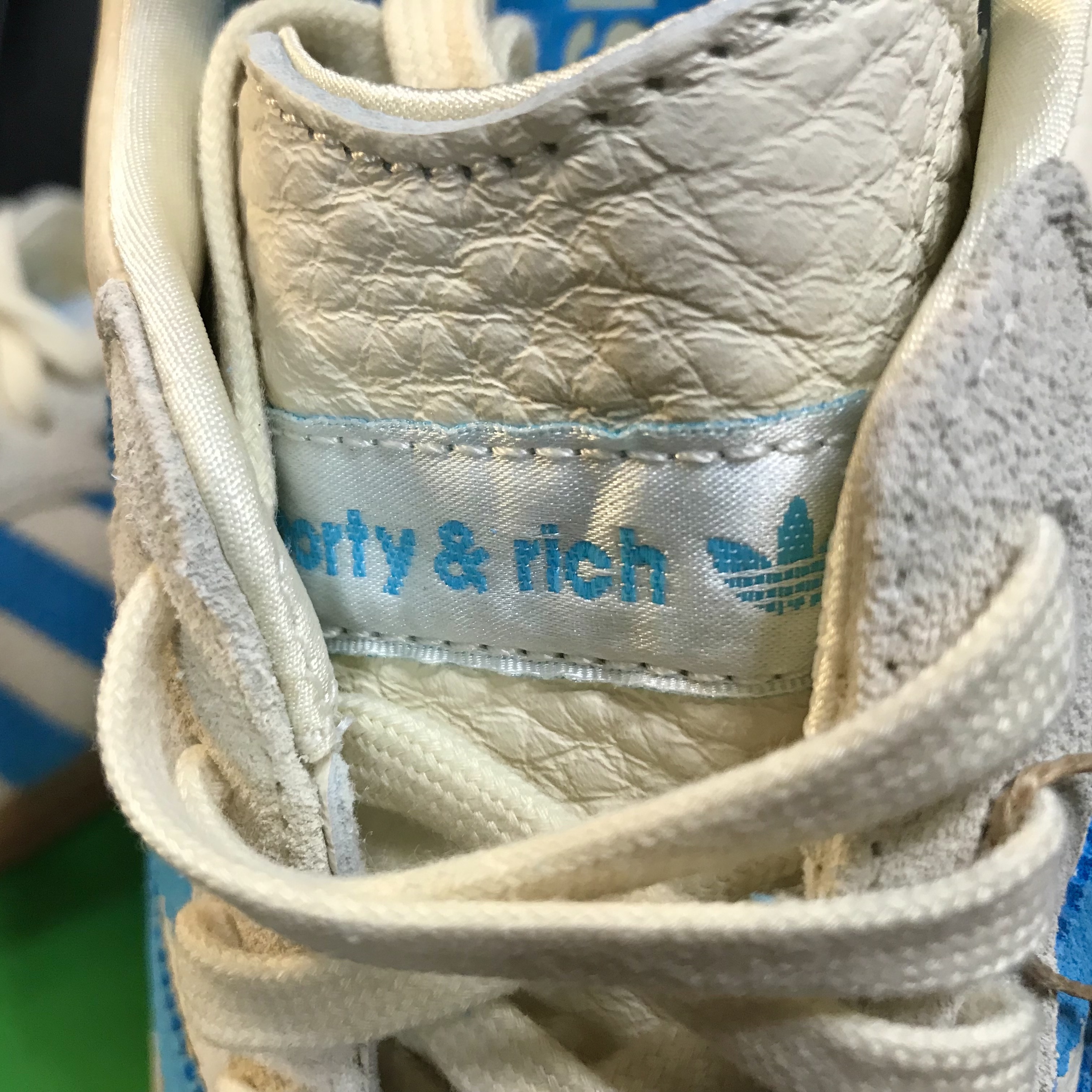 Adidas x Sporty & Rich Samba Cream Blue 착용 스타일 - 3
