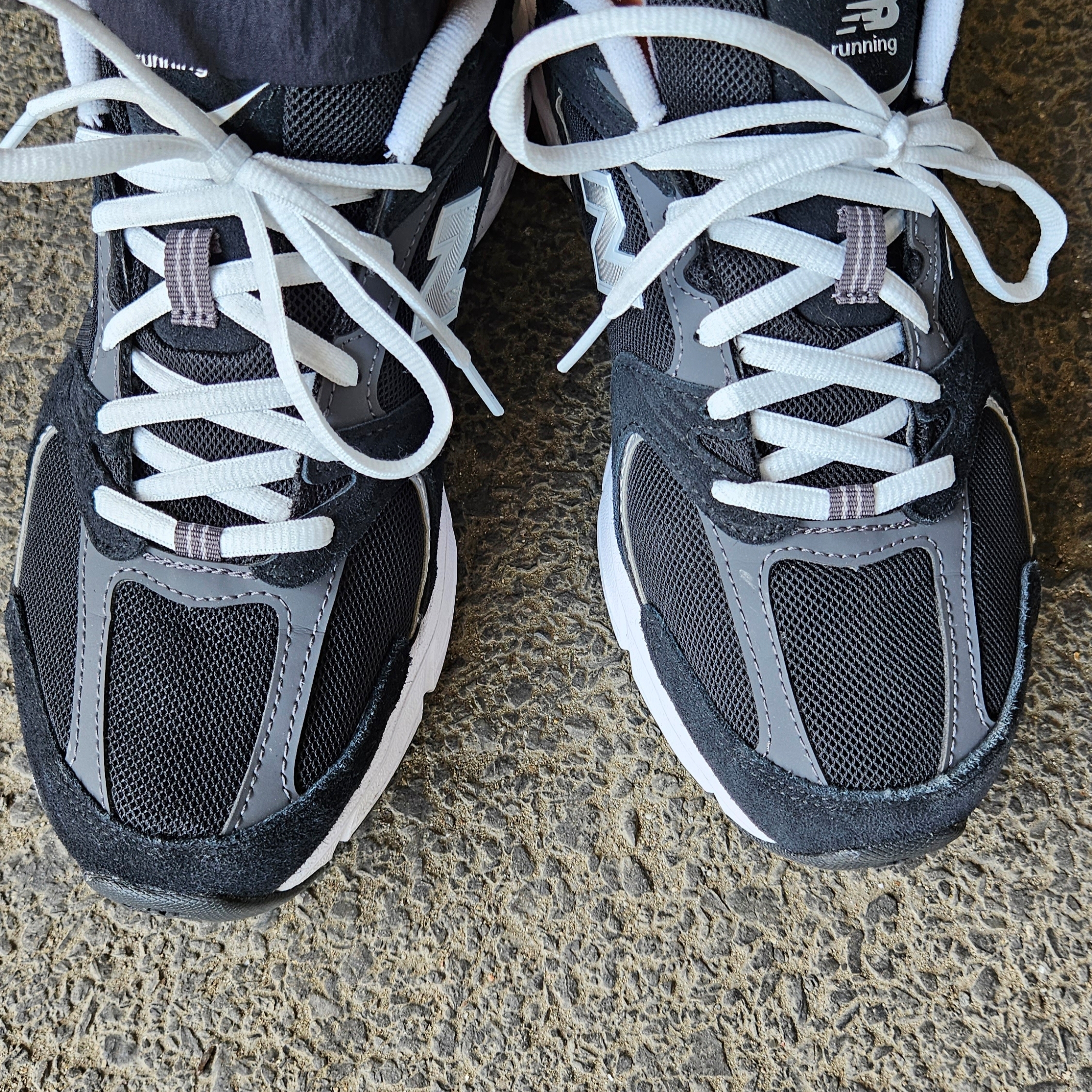 New Balance 530 Classic Black 착용 스타일