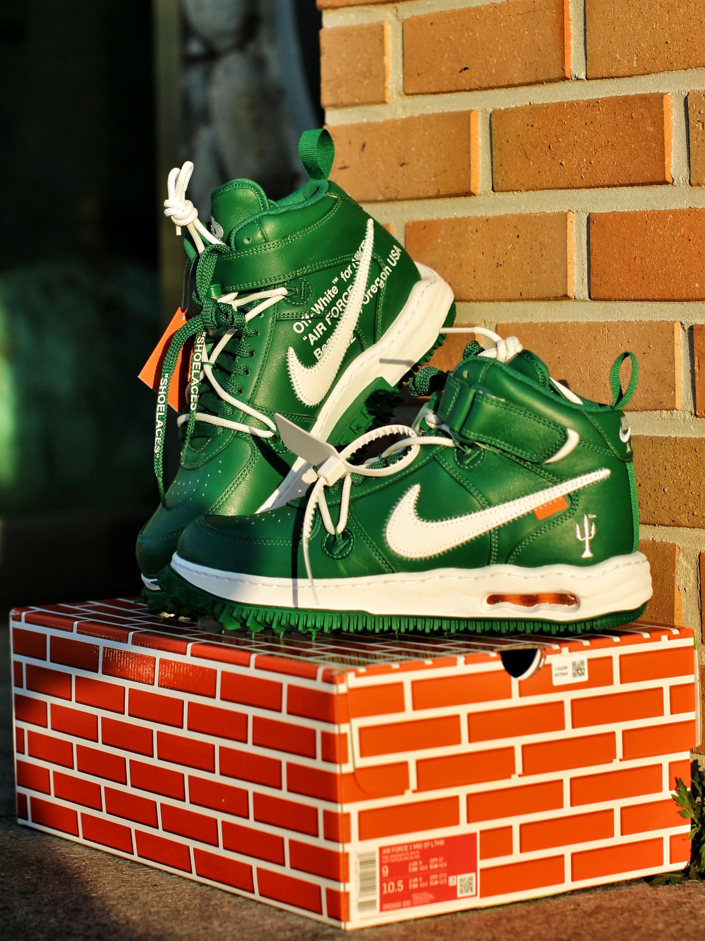 Nike NSW Woven Shorts Malachite - Asia, Nike x Off-White Air Force 1 Mid SP Leather Pine Green 착용 스타일 - 2