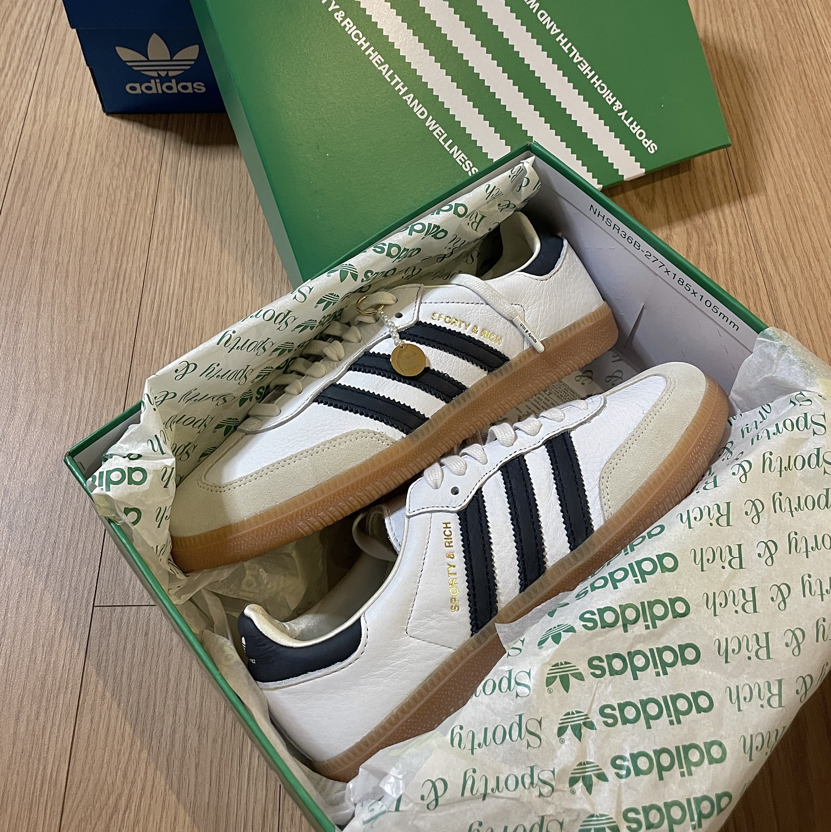 Adidas x Sporty & Rich Samba Cloud White Legend Ink 착용 스타일 - 1