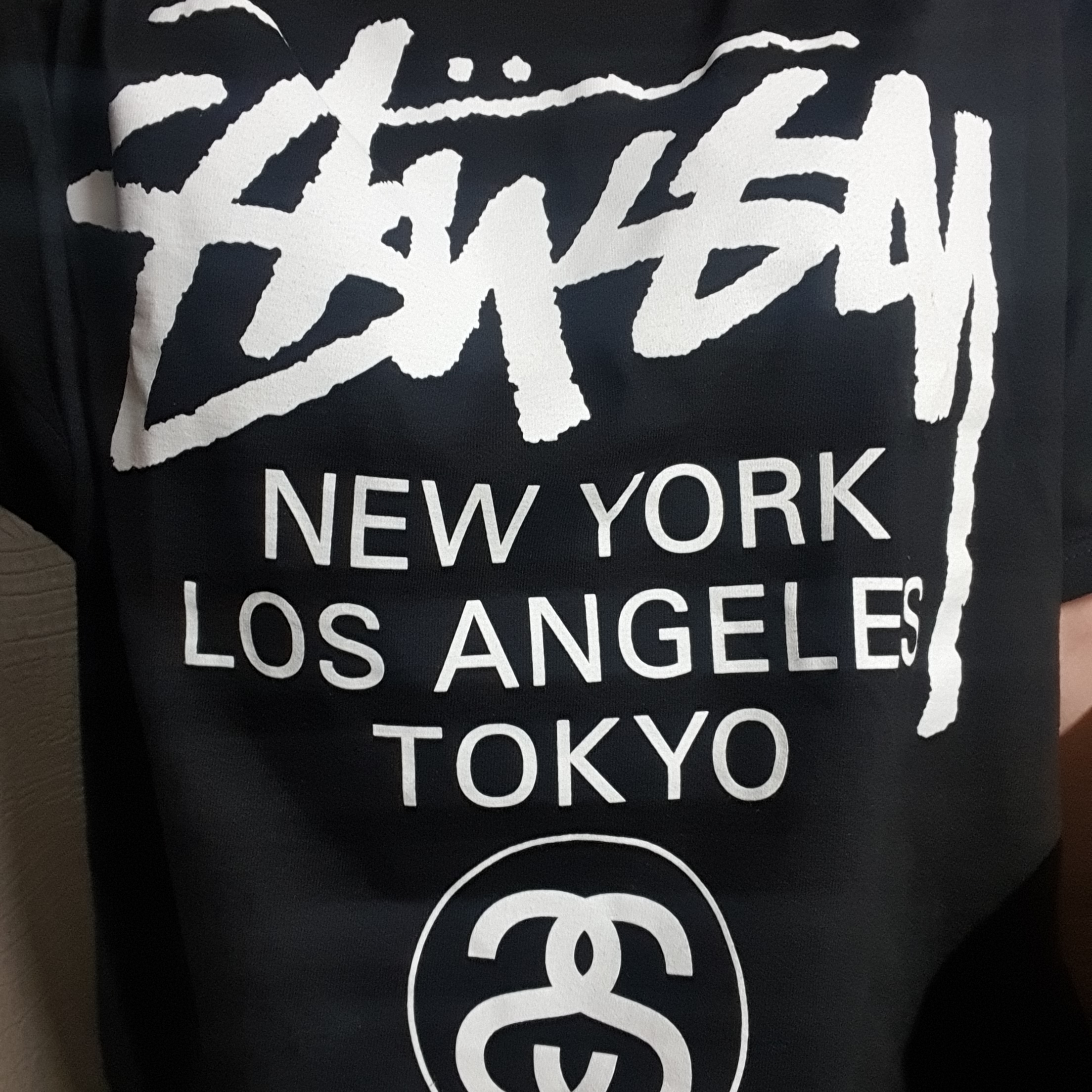 Stussy World Tour T-Shirt Black 2023 착용 스타일