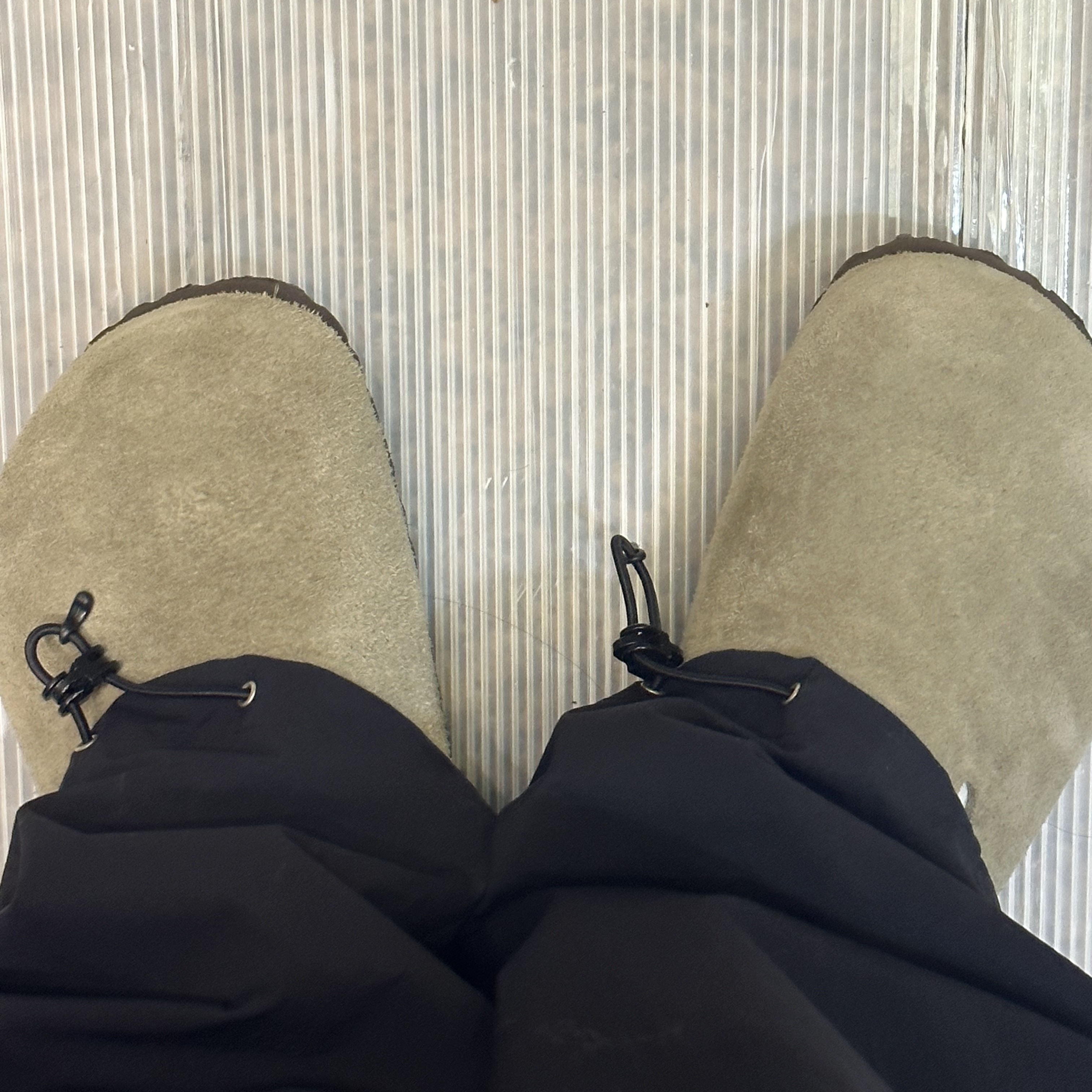 Birkenstock Boston Soft Footbed Taupe - Regular 착용 스타일 - 1