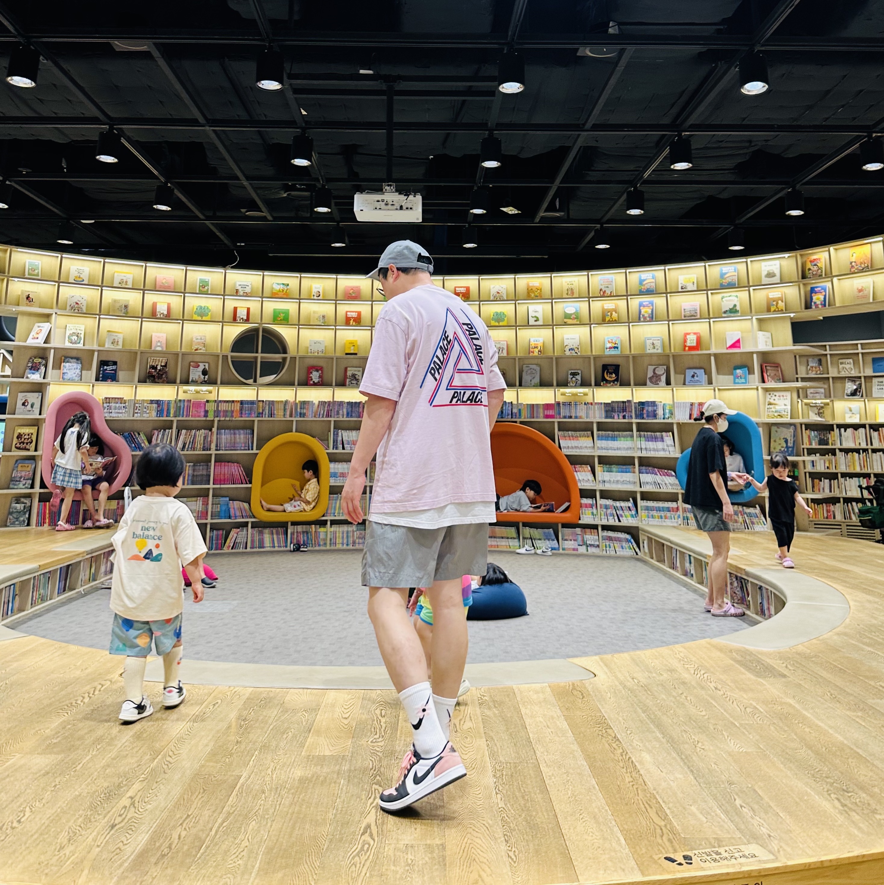 Nike Heritage 86 Futura Washed Cap Particle Grey, Palace Basically A Tri-Ferg T-Shirt Pink - 21SS ์ฐฉ์ฉ ์คํ์ผ - 2