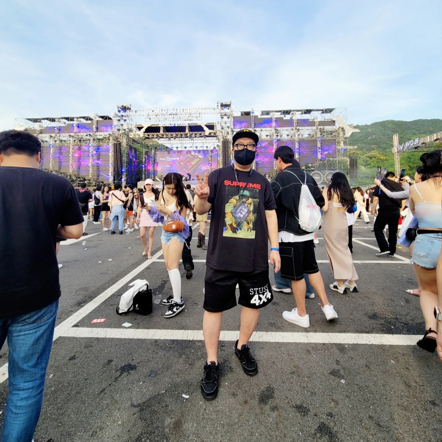 Supreme Ronin T-Shirt Black - 23SS, Stussy 4x4 Mesh Shorts Black 착용 스타일