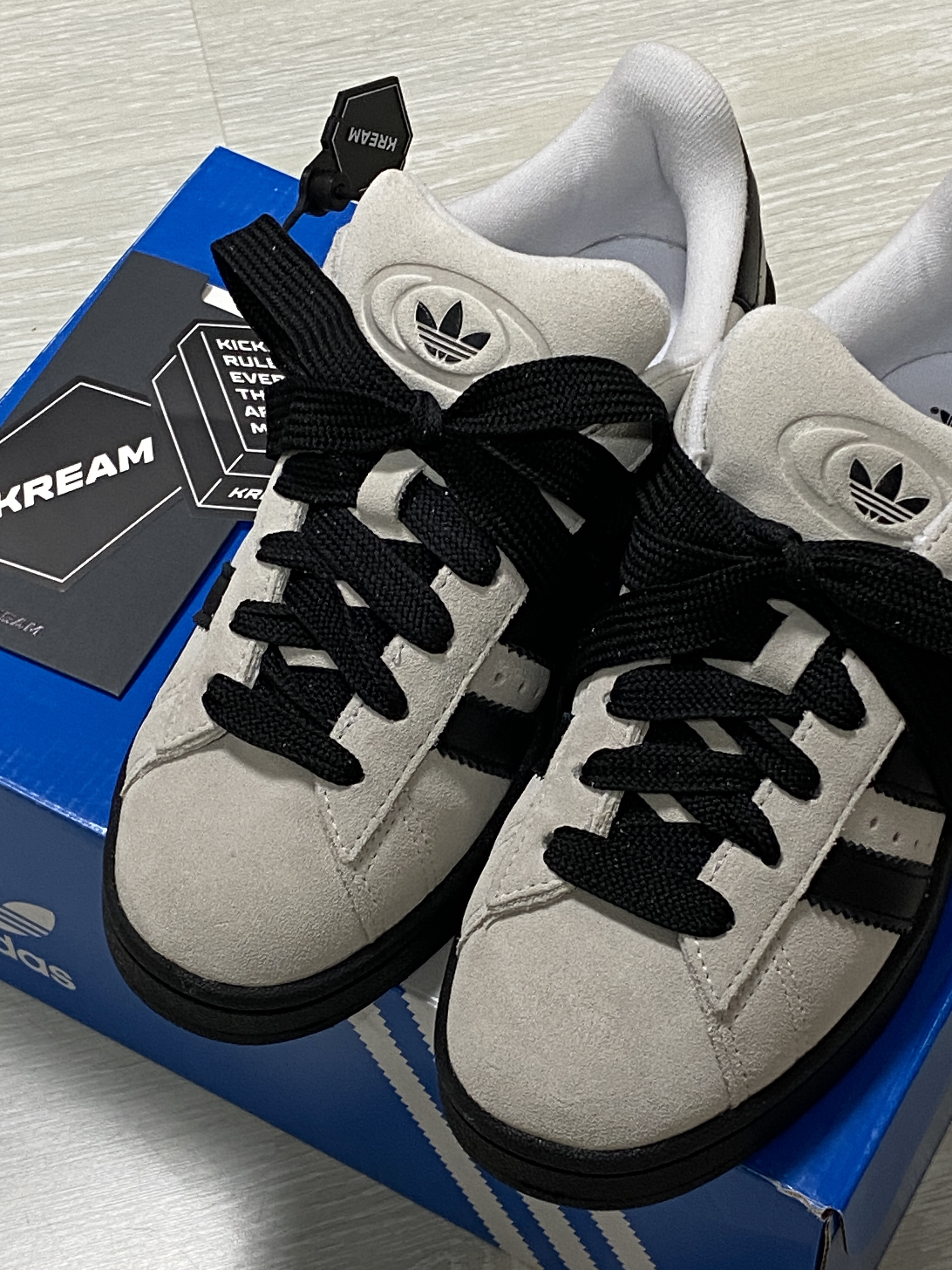 Adidas Campus 00s Cloud White Core Black 착용 스타일 - 1