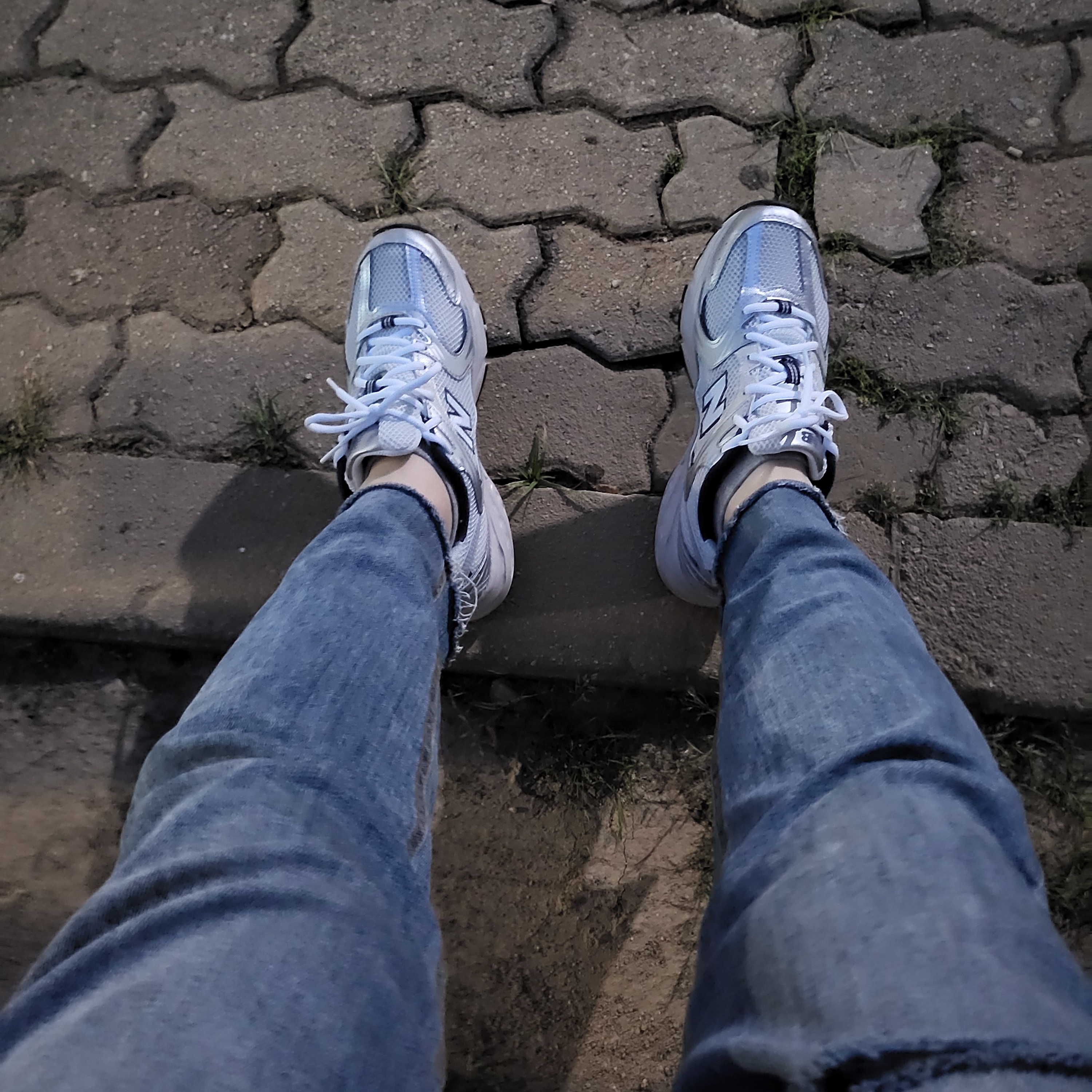 New Balance 530 Steel Grey 착용 스타일 - 1