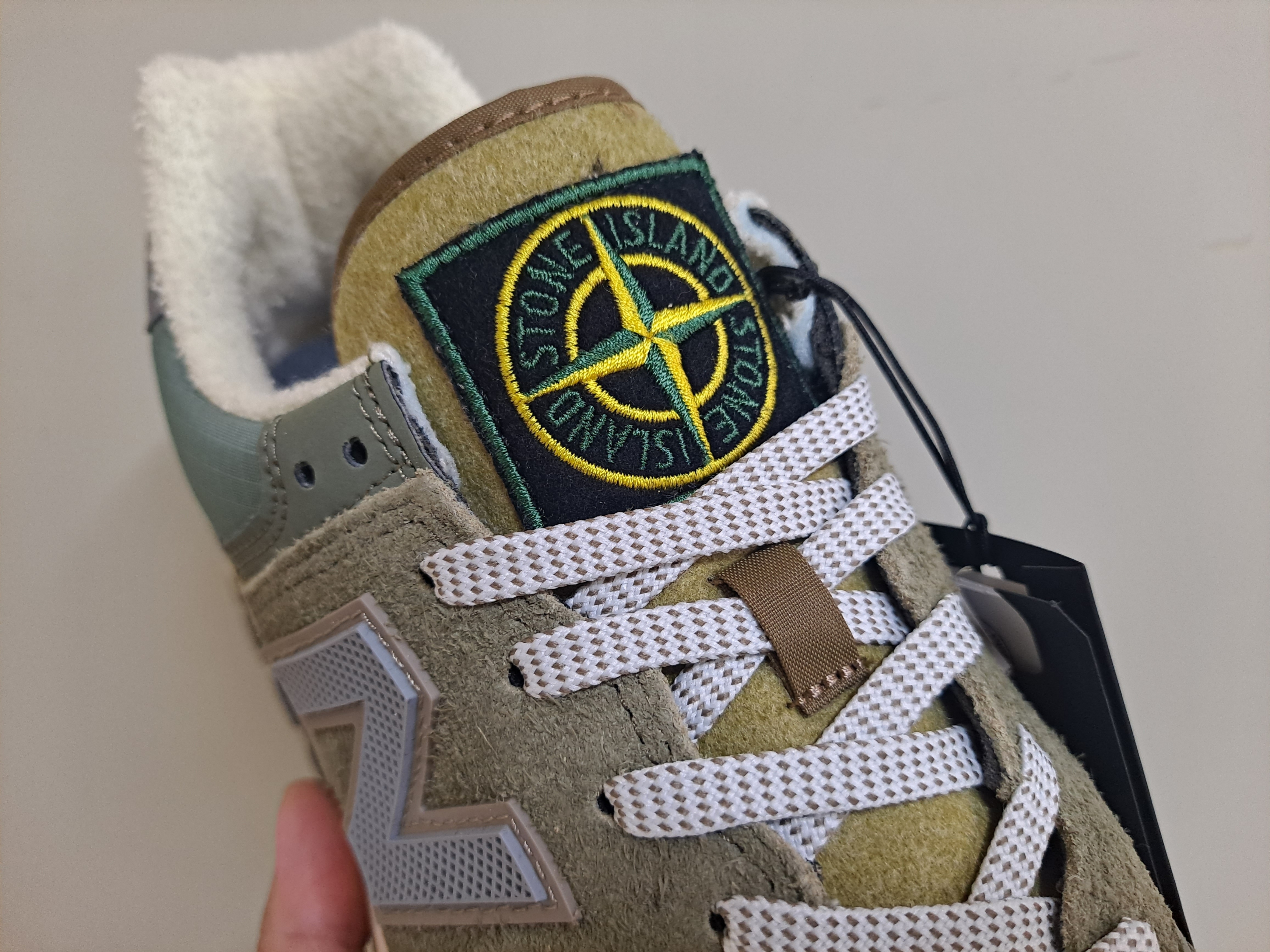 New Balance x Stone Island 574 Legacy Green 착용 스타일 - 2