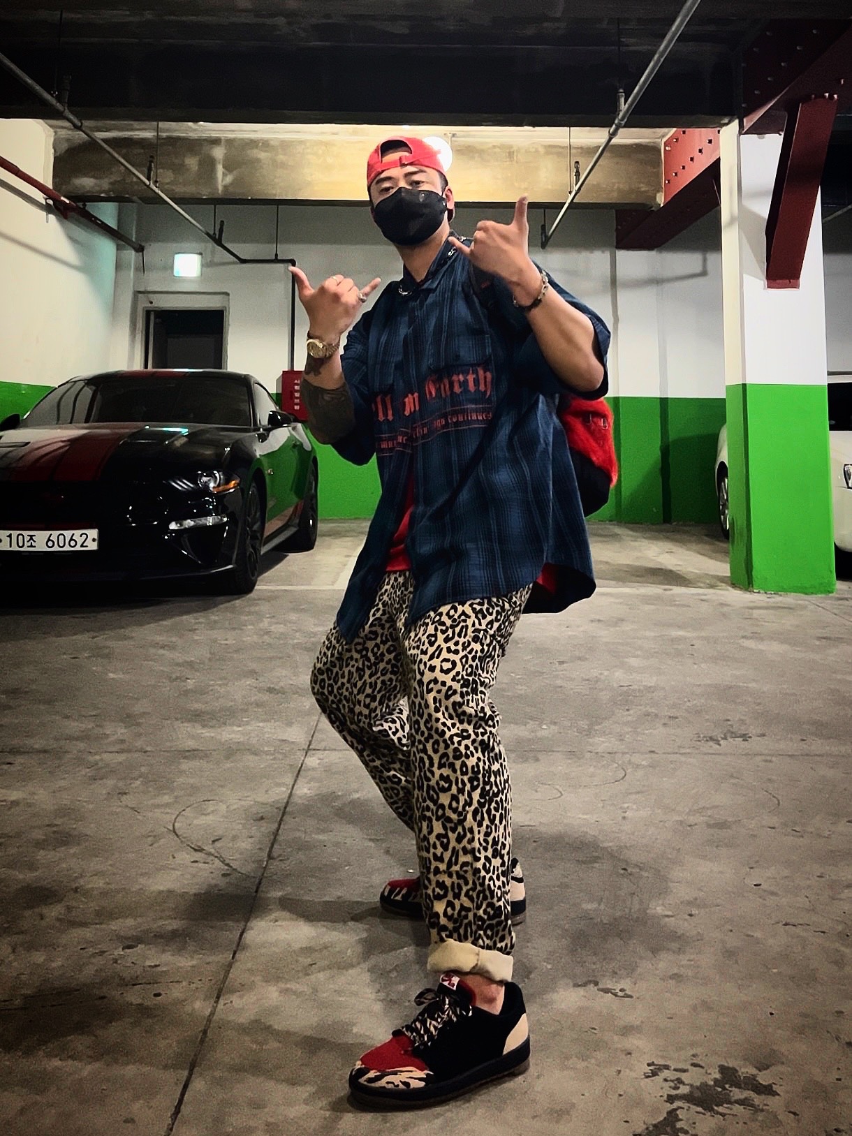 Supreme Pigment Canvas S Logo 6-Panel Red - 23SS, Supreme x MLB Kanji Teams T-Shirt Yankees Red - 22FW 착용 스타일 - 1