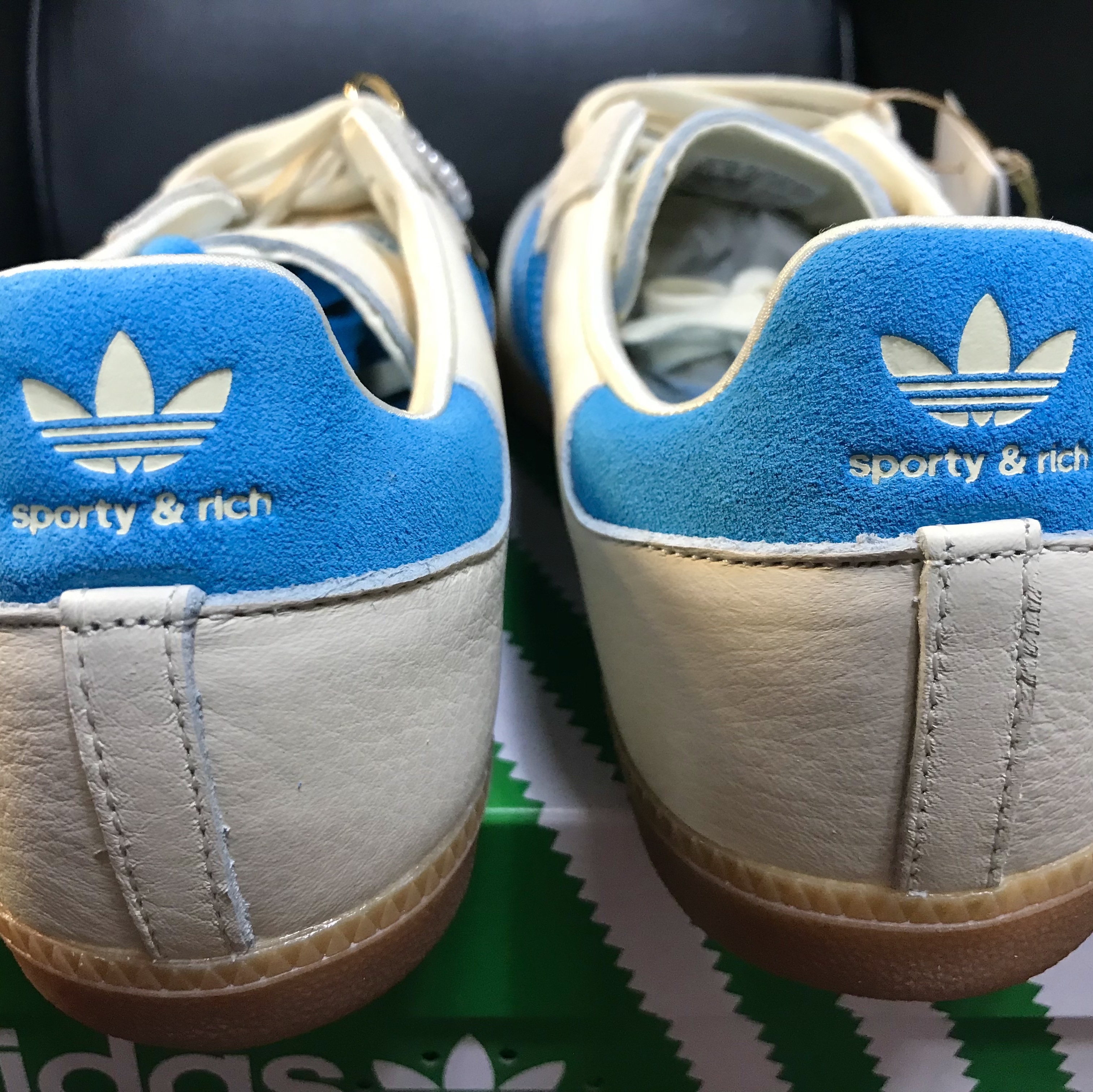 Adidas x Sporty & Rich Samba Cream Blue 착용 스타일 - 4