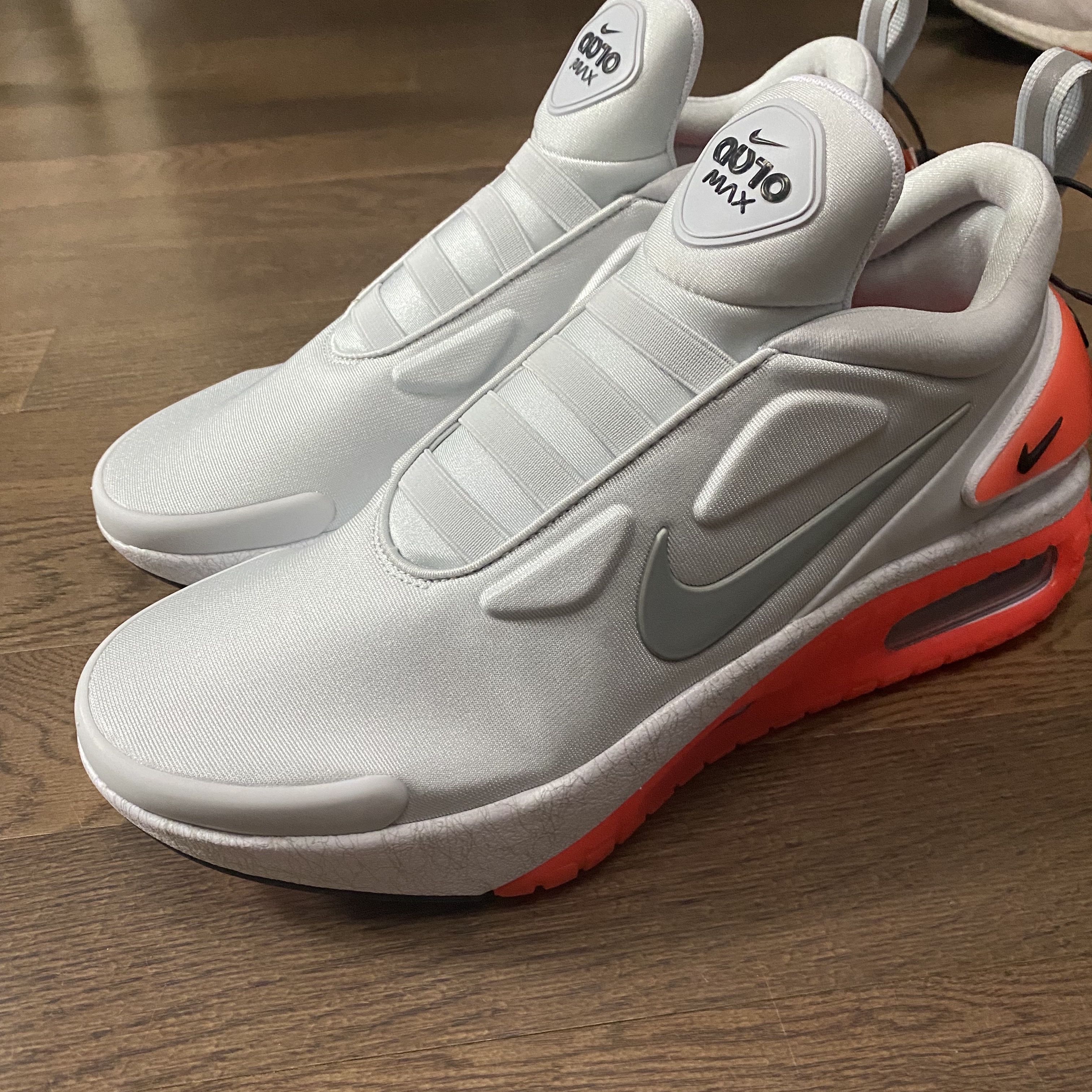 Nike Adapt Auto Max Pure Platinum (KR Charger) 착용 스타일 - 2