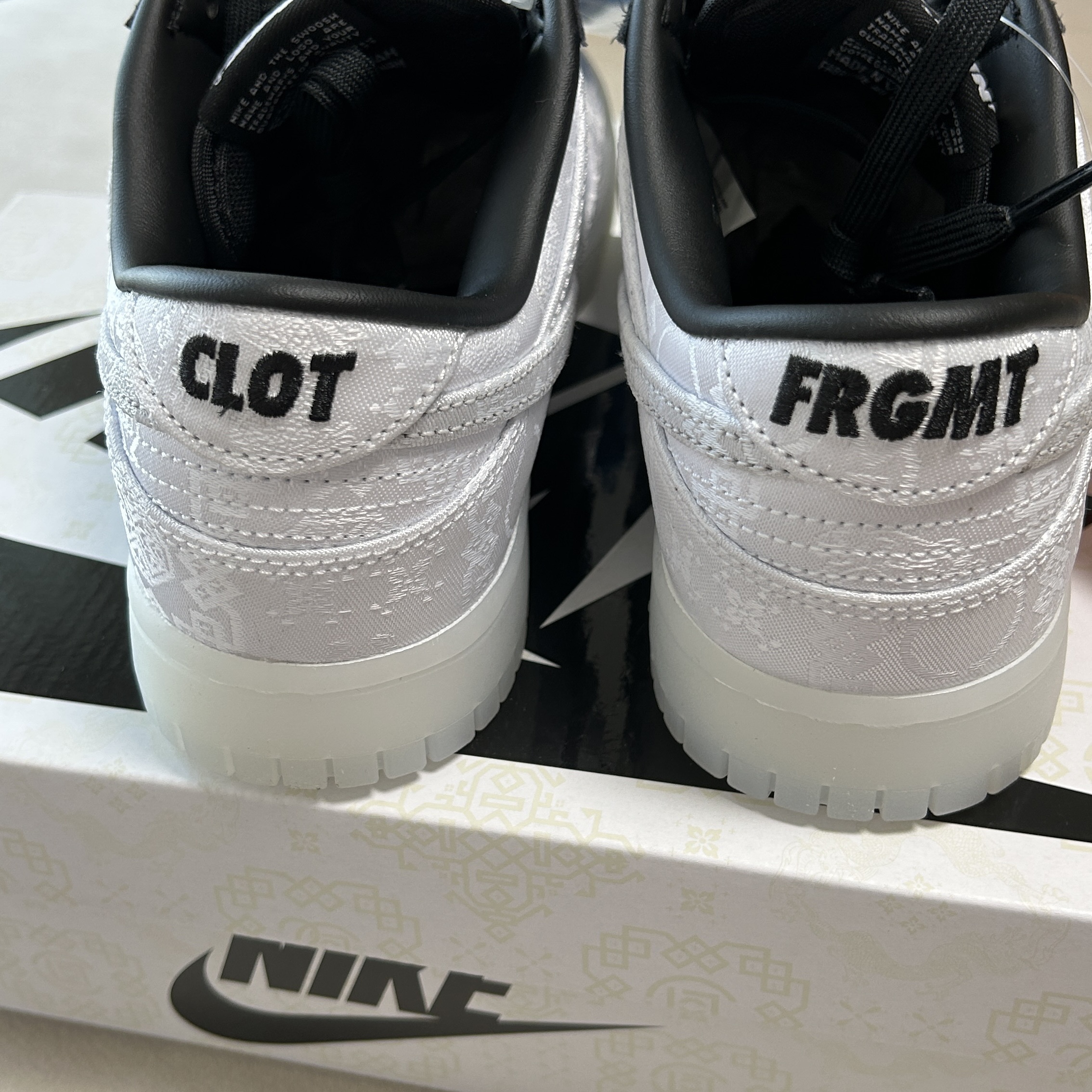 Nike x Clot x Fragment Dunk Low Black and White 착용 스타일 - 4