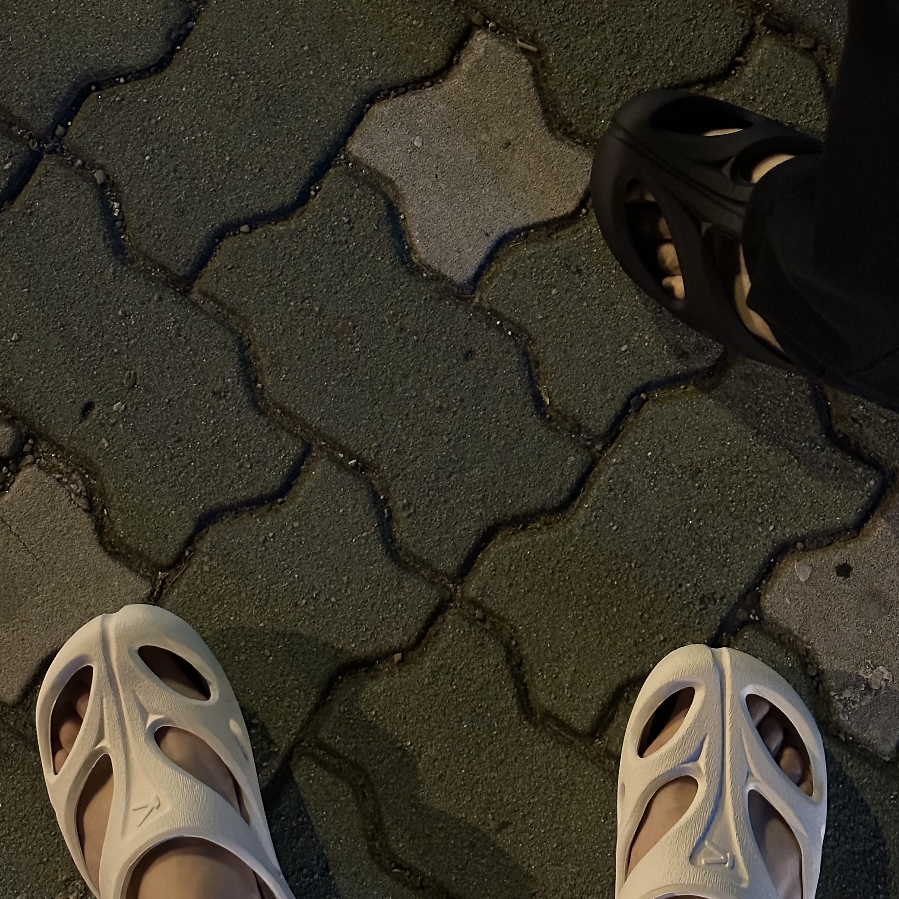 (W) Keen Shanti White Black, Keen Shanti Black Dawn Blue 착용 스타일