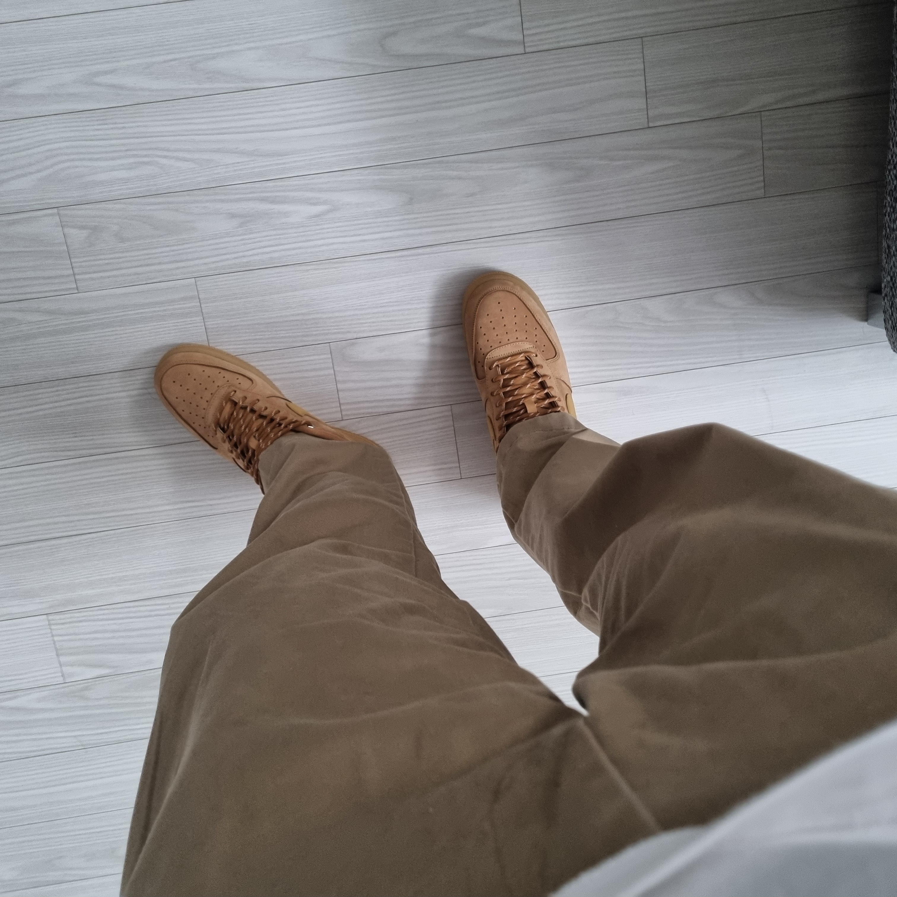 Nike Air Force 1 '07 WB Flax 착용 스타일
