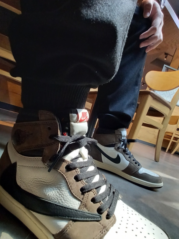 Jordan 1 x Travis Scott Retro High OG SP Mocha 착용 스타일