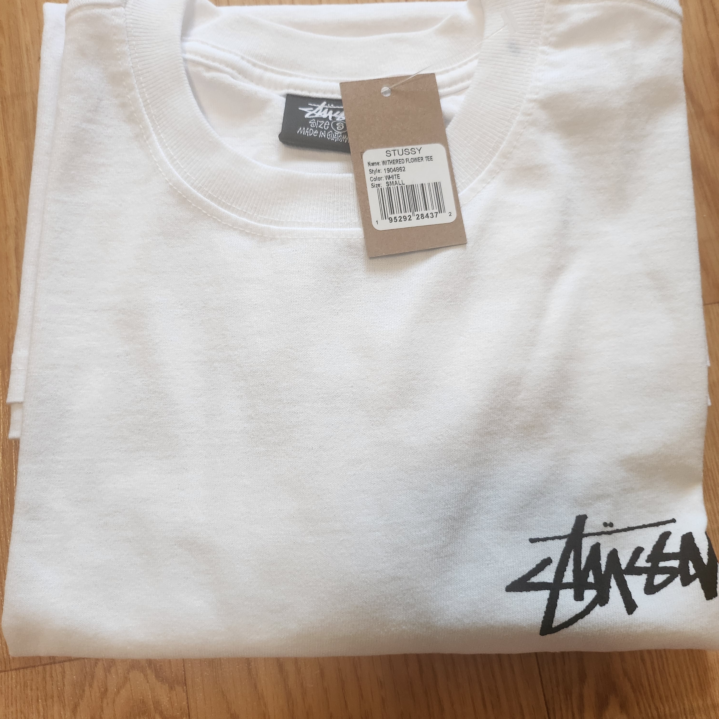 Stussy Withered Flower T-Shirt White 착용 스타일 - 1