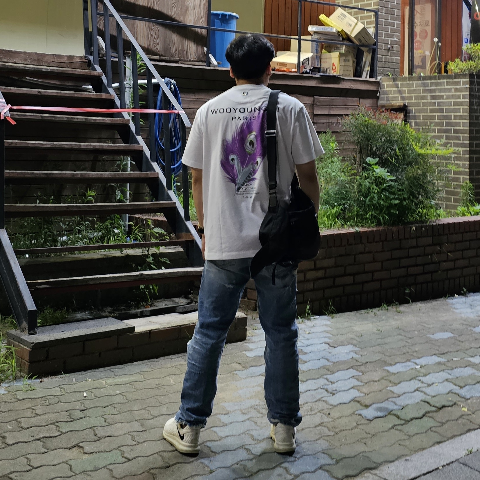 Wooyoungmi Feather Back Logo T-Shirt White - 23SS, Nike x Stussy Air Max 2013 Fossil 착용 스타일 - 2