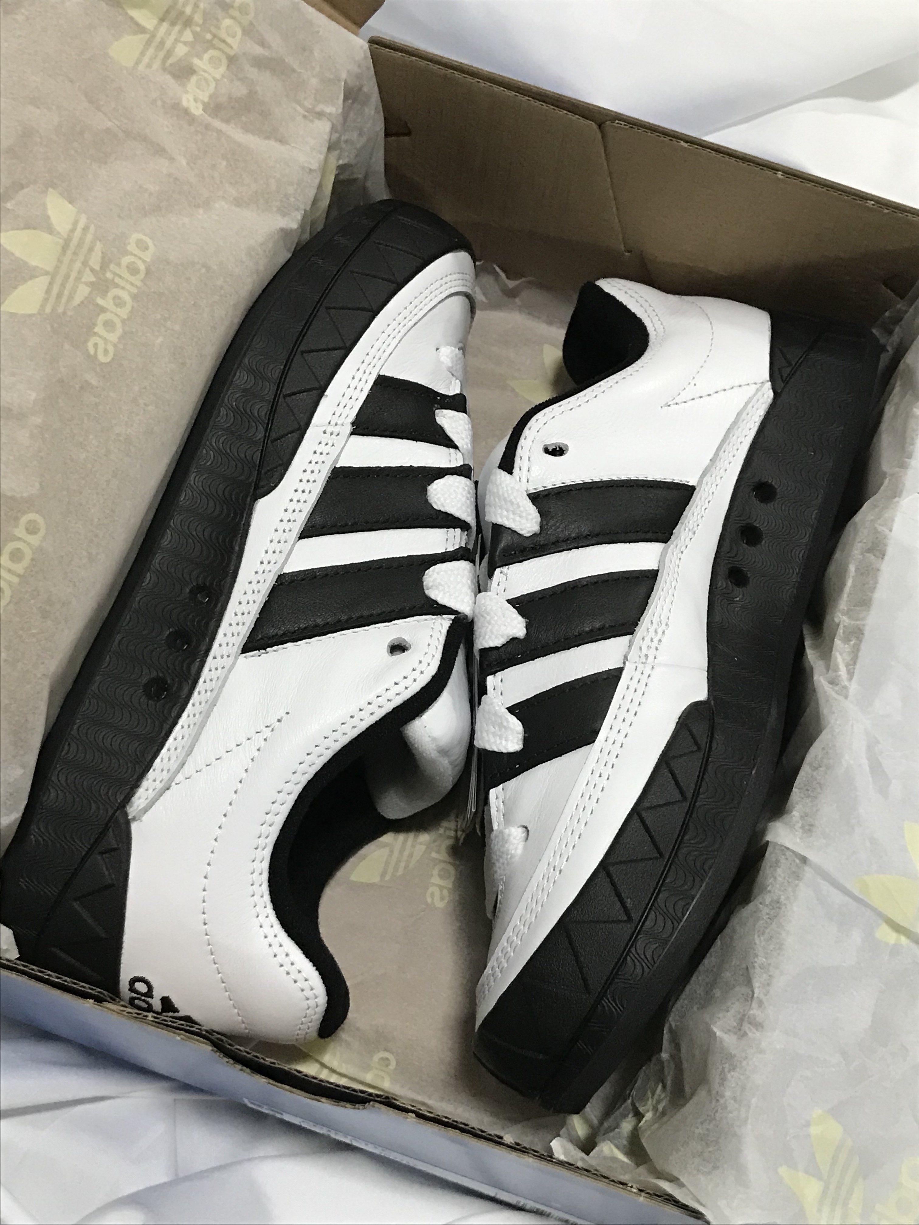 Adidas x Atmos Adimatic White Black 착용 스타일 - 3