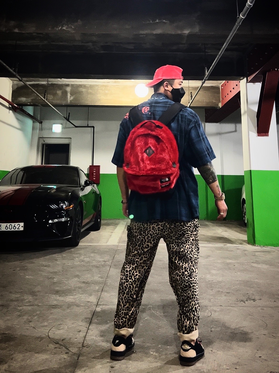 Supreme Pigment Canvas S Logo 6-Panel Red - 23SS, Supreme x MLB Kanji Teams T-Shirt Yankees Red - 22FW 착용 스타일 - 4