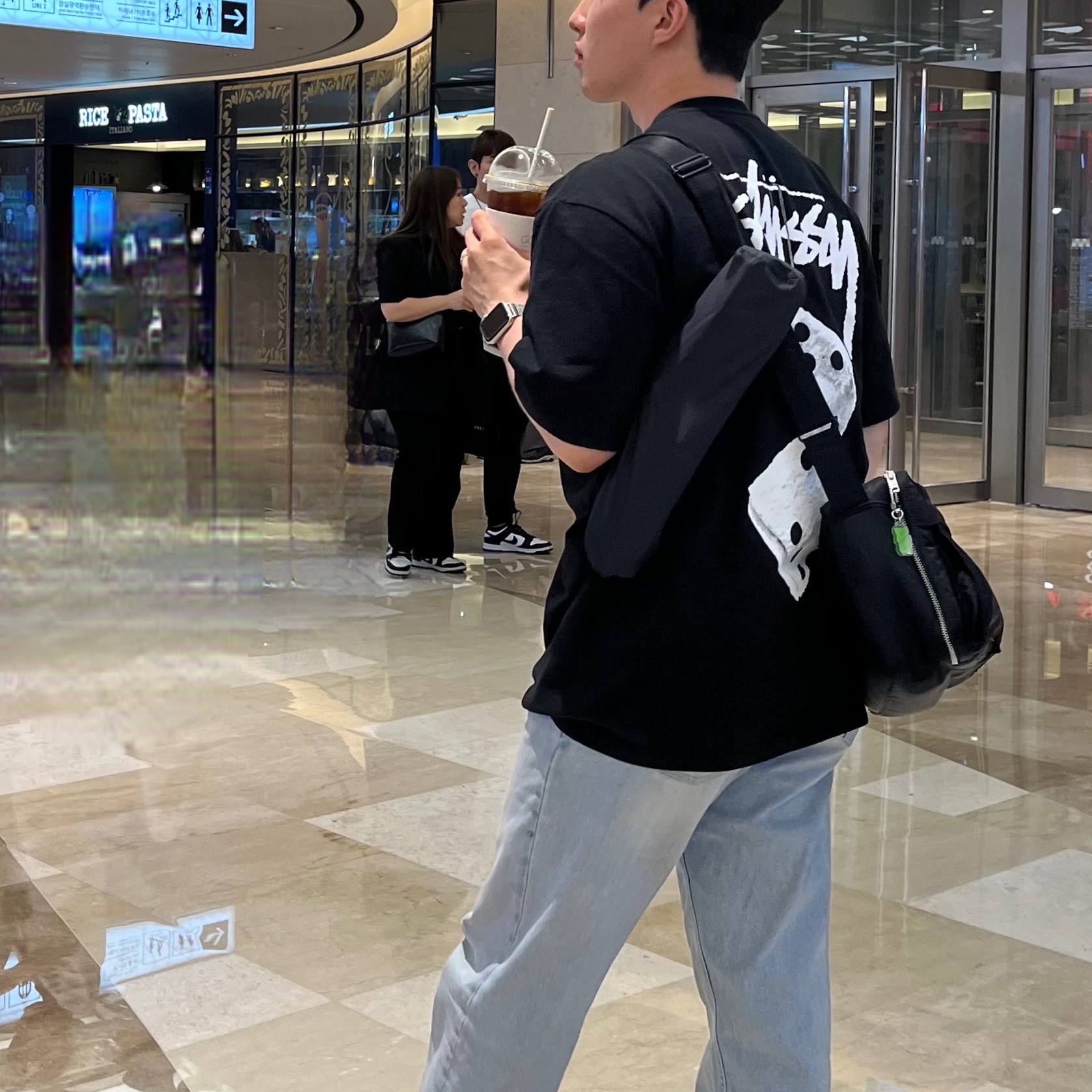Stussy Fuzzy Dice T-Shirt Black, Porter Tanker Shoulder Bag L Black 착용 스타일