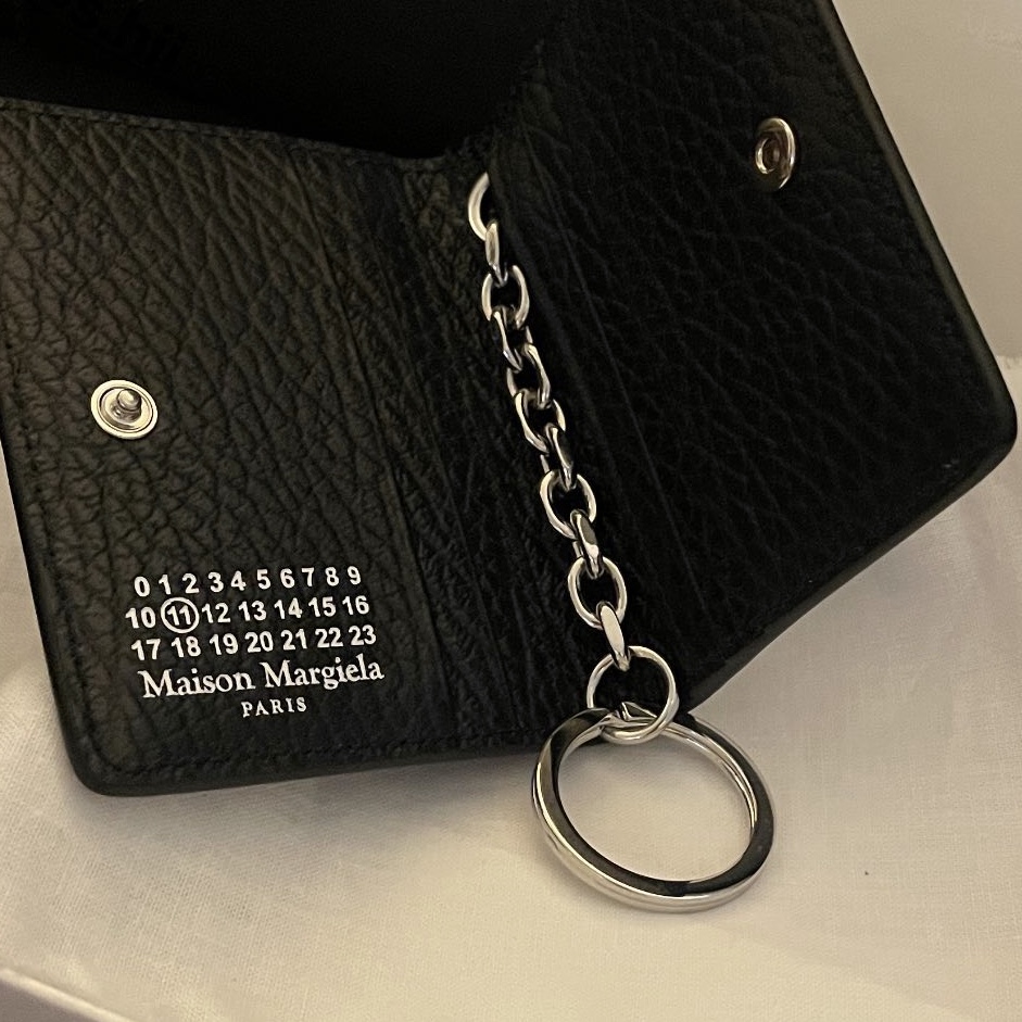 Maison Margiela Keyring Wallet Black 착용 스타일